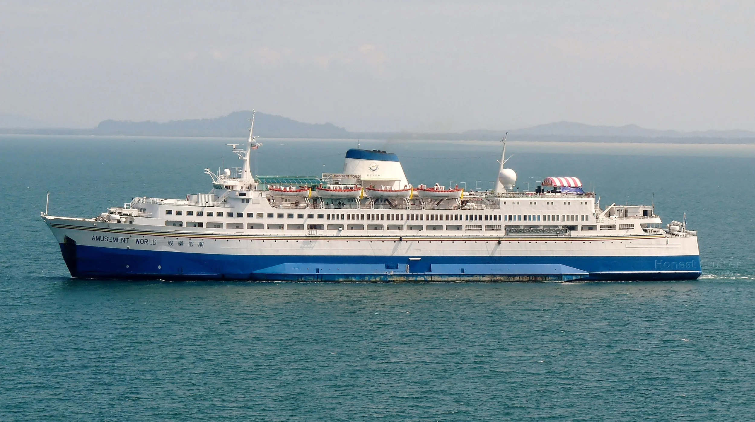 Amusement World slowly makes her way out of Penang port towards open seas. 