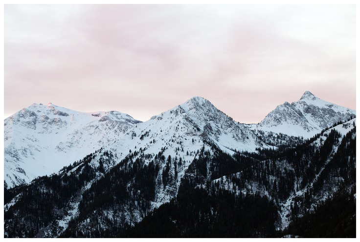 Pink Sky and Mountains in the morning  BY LUCY SNOWE
