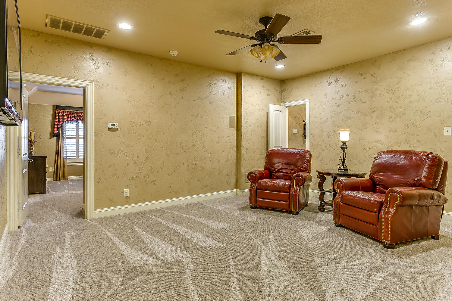 2011 Woodland Hills Ln-large-025-017-Woodland Hills 25 of 37-1500x1000-72dpi.jpg