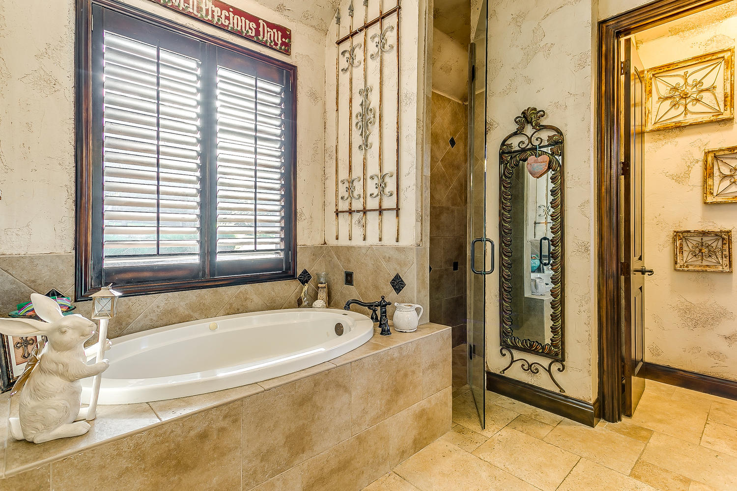 2011 Woodland Hills Ln-large-018-012-Woodland Hills 18 of 37-1500x1000-72dpi.jpg
