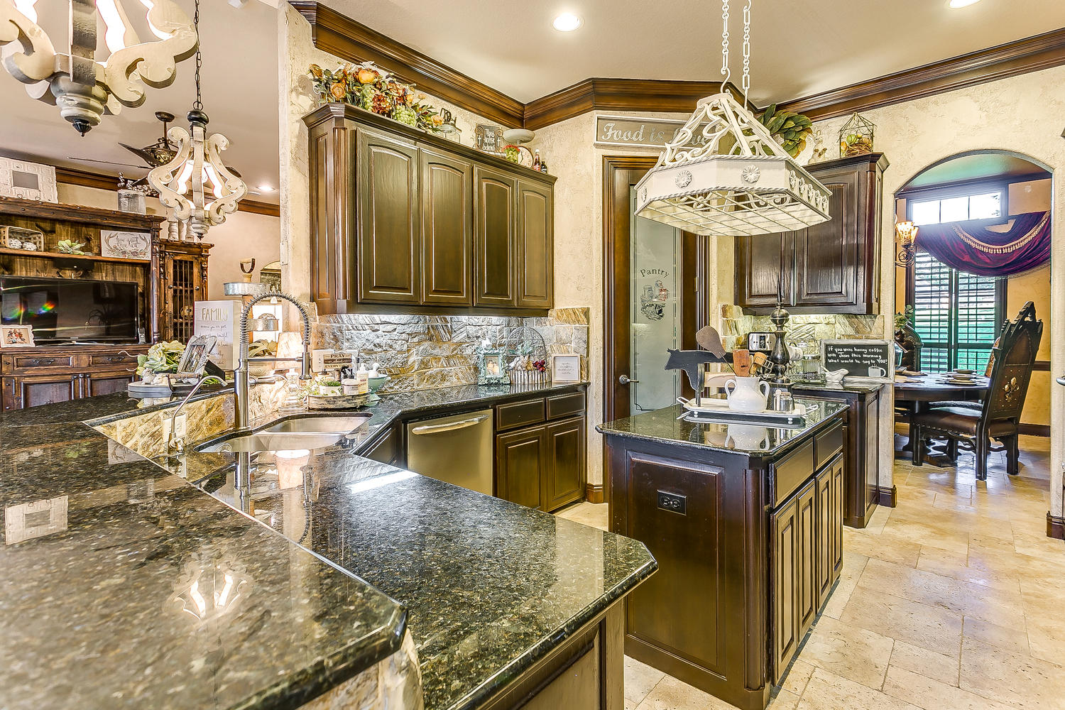2011 Woodland Hills Ln-large-012-007-Woodland Hills 12 of 37-1500x1000-72dpi.jpg