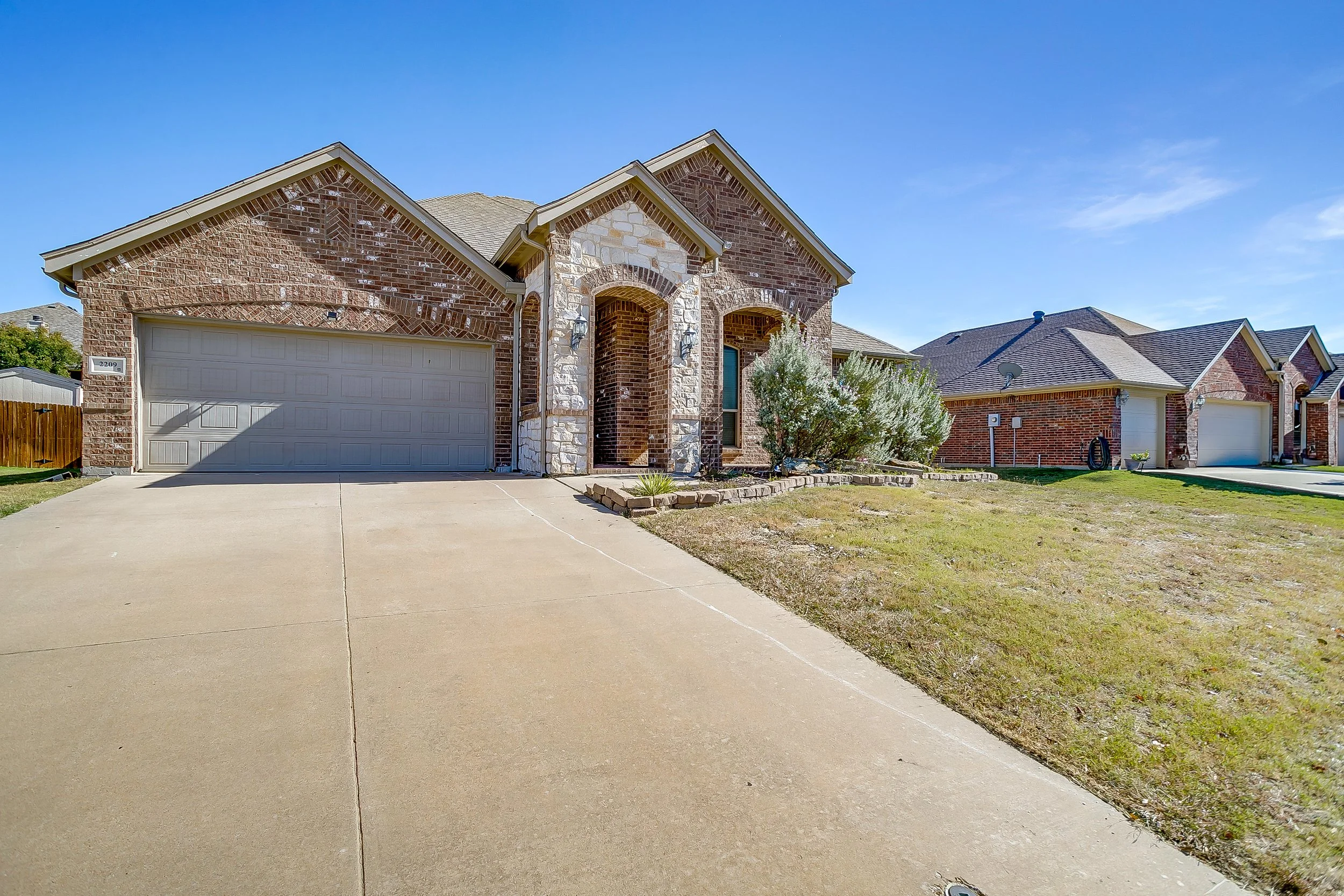 2209 Caroline Dr (2 of 47).jpg