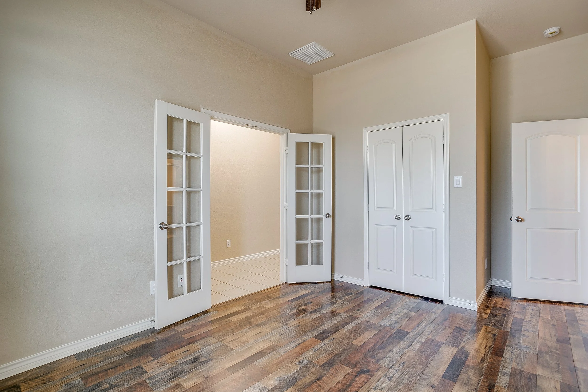 2209 Caroline Dr (9 of 47).jpg