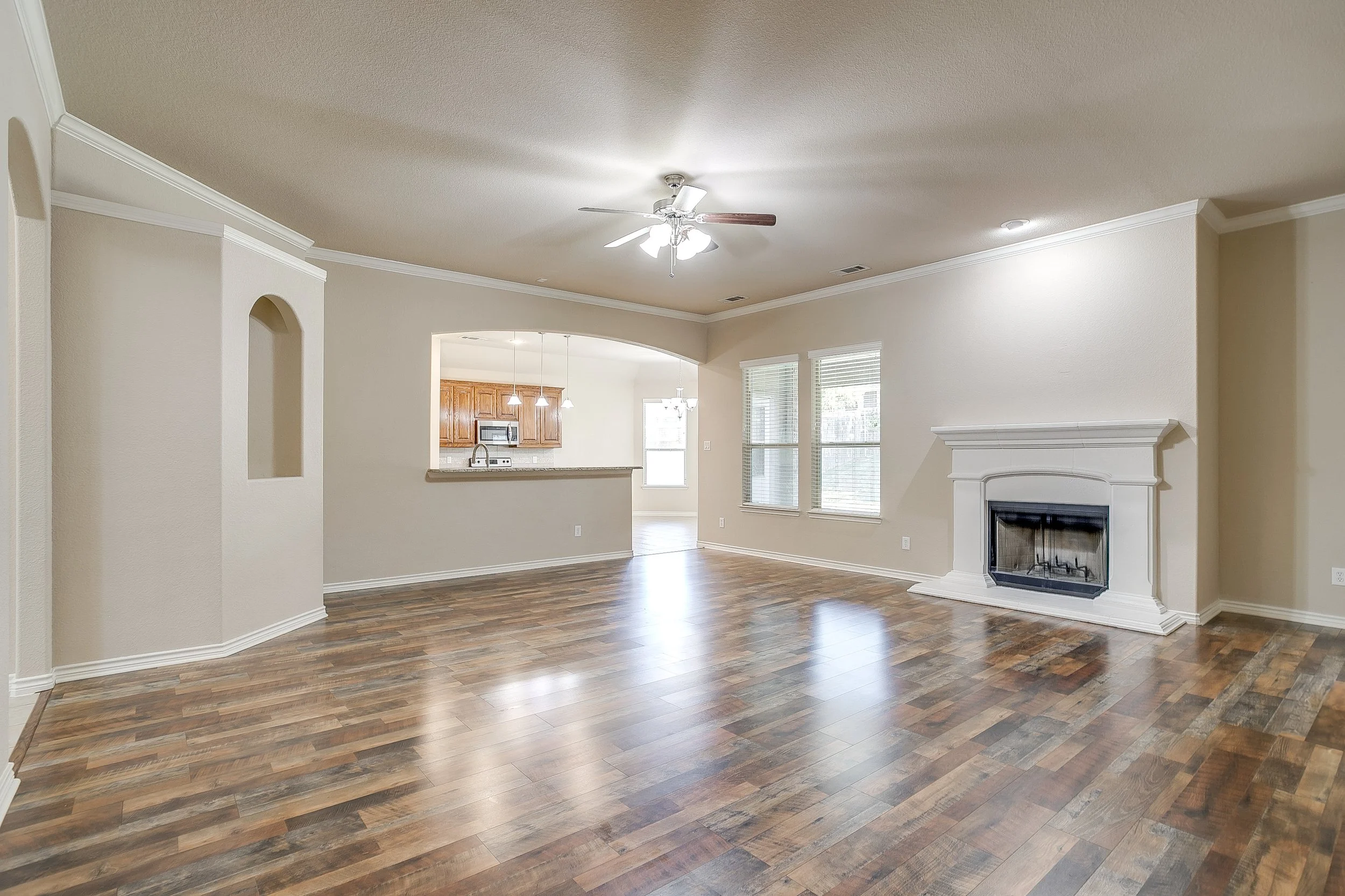 2209 Caroline Dr (11 of 47).jpg