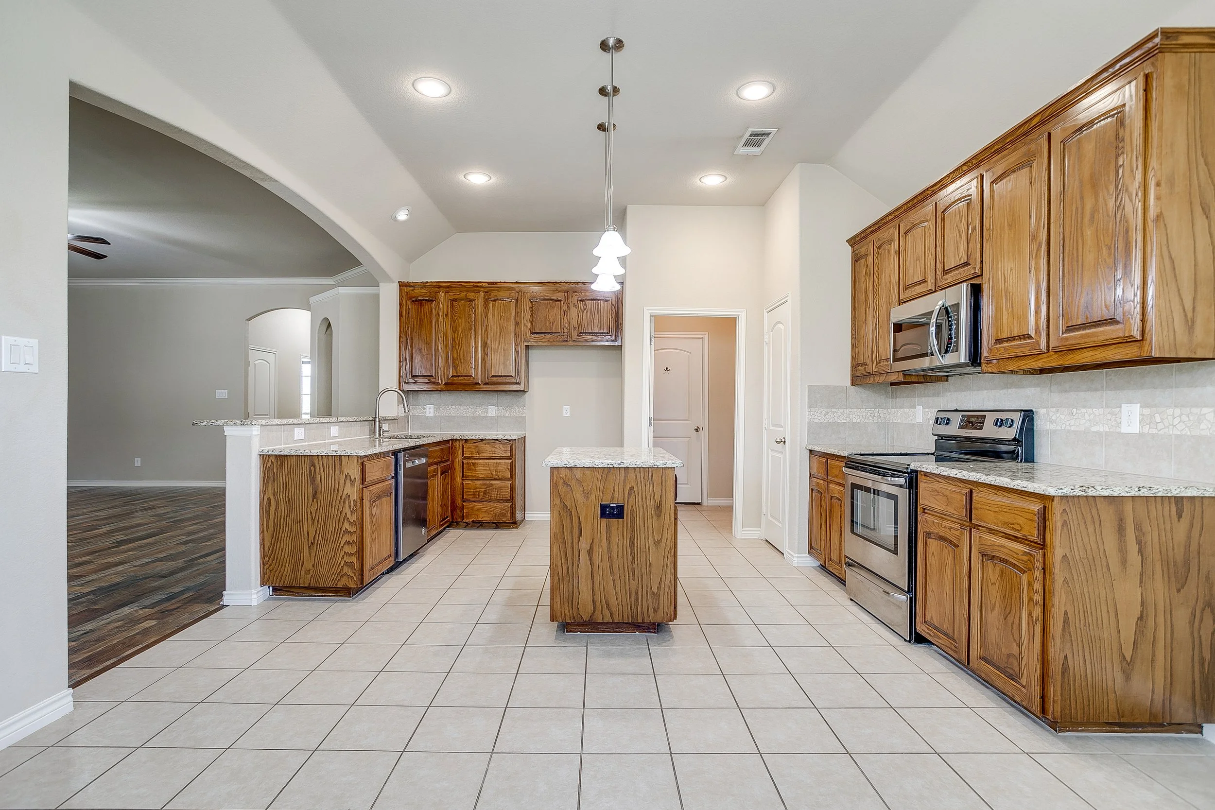 2209 Caroline Dr (17 of 47).jpg