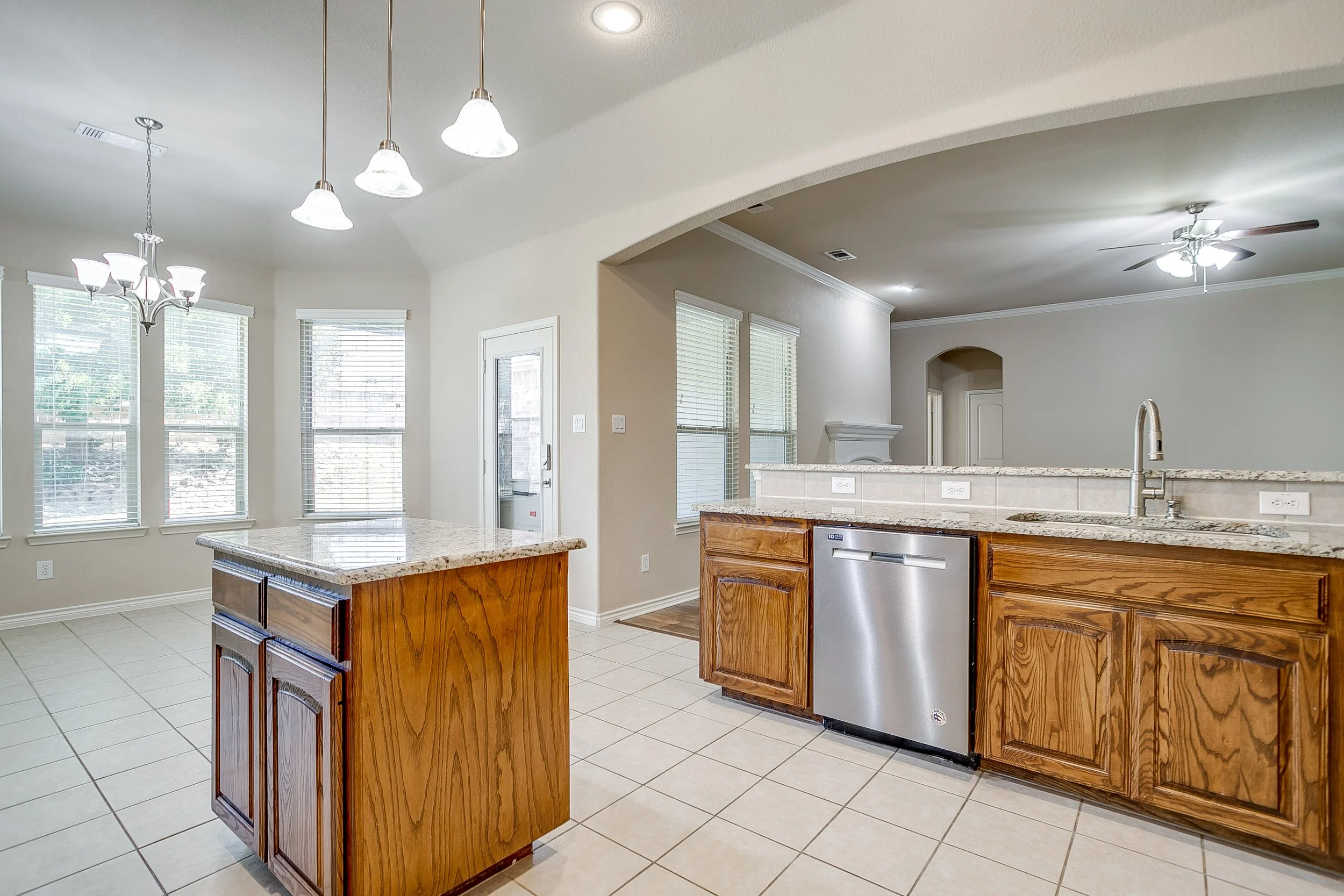 2209 Caroline Dr (19 of 47).jpg