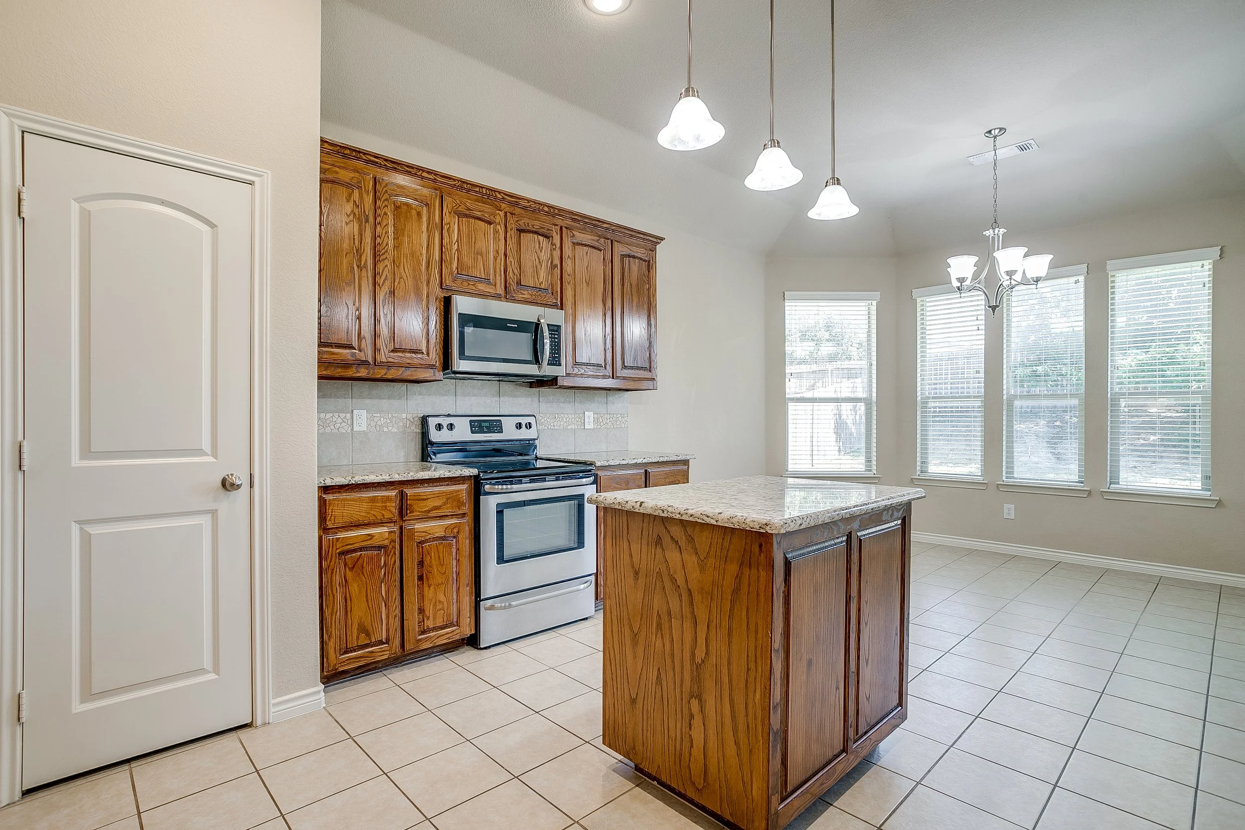 2209 Caroline Dr (20 of 47).jpg