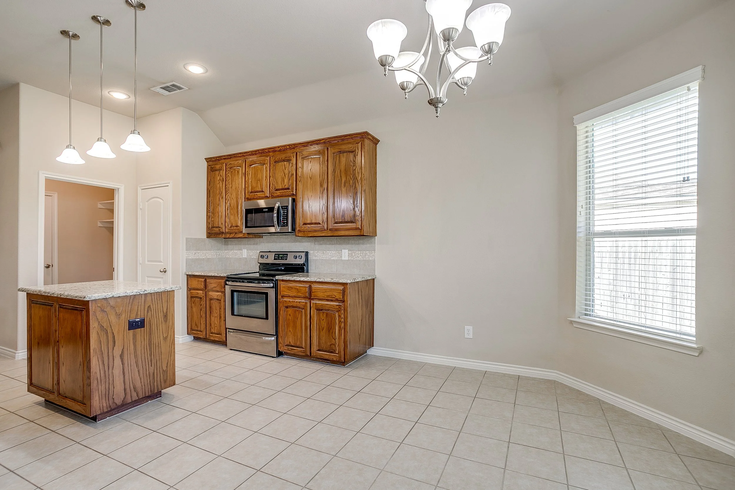 2209 Caroline Dr (25 of 47).jpg