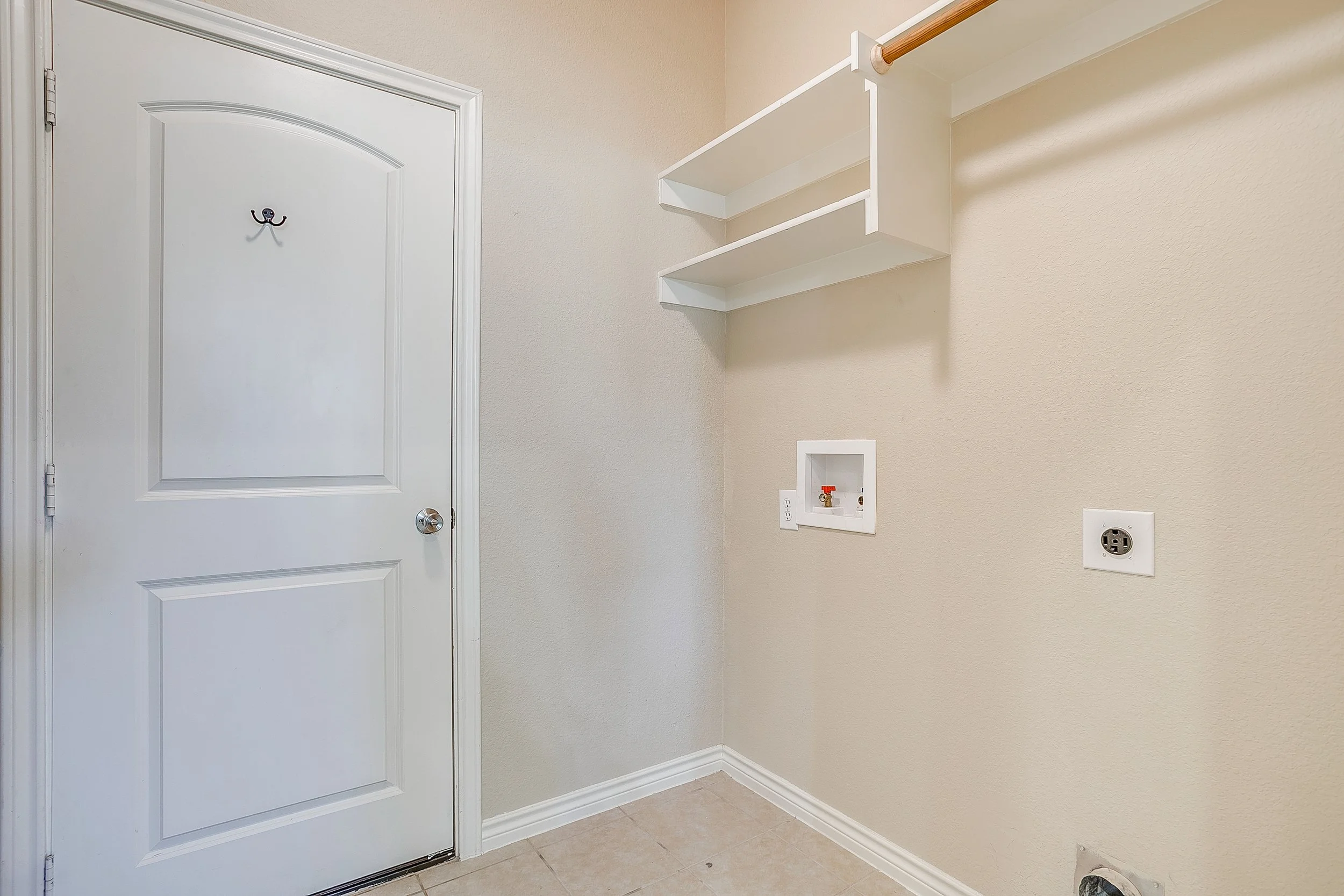 2209 Caroline Dr (26 of 47).jpg