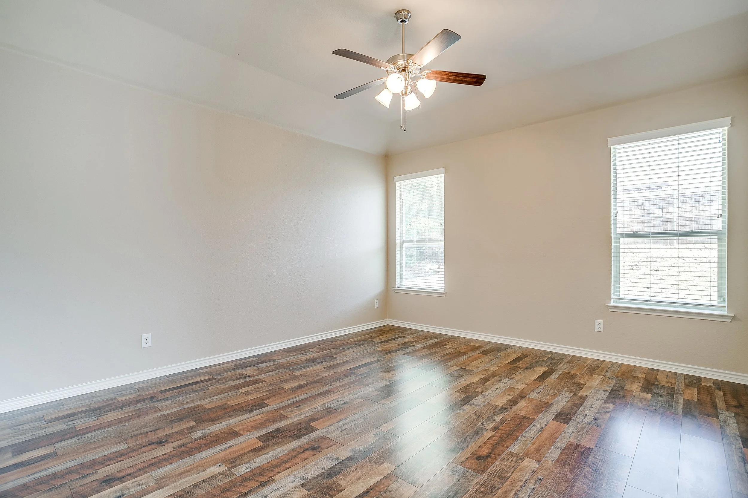 2209 Caroline Dr (27 of 47).jpg