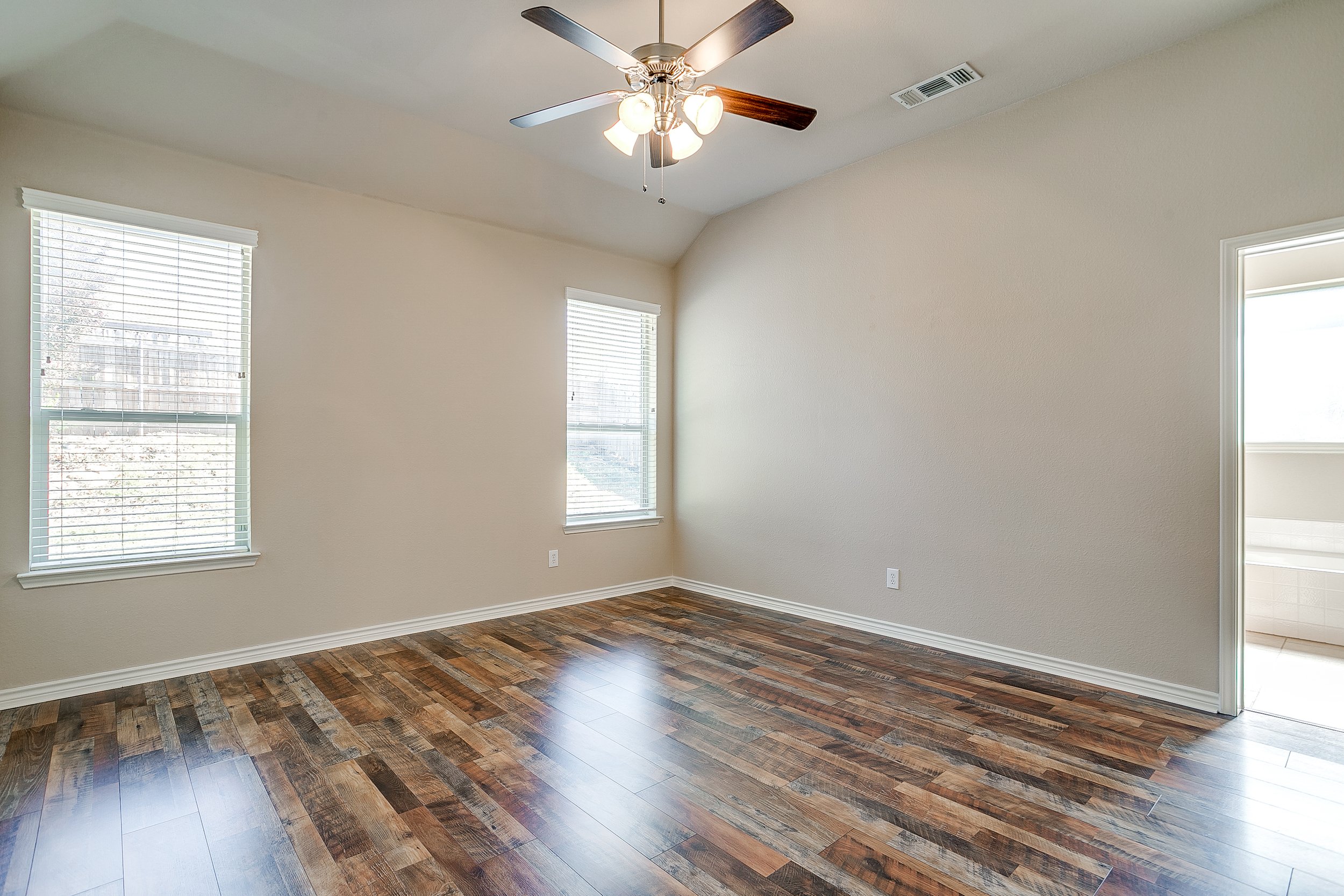 2209 Caroline Dr (28 of 47).jpg
