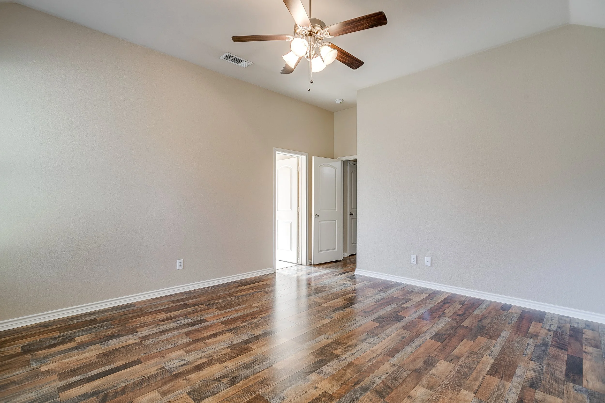 2209 Caroline Dr (29 of 47).jpg