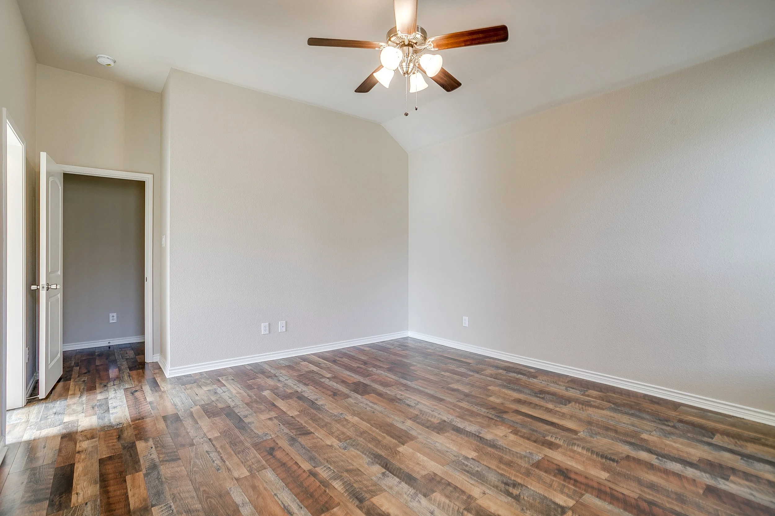 2209 Caroline Dr (30 of 47).jpg