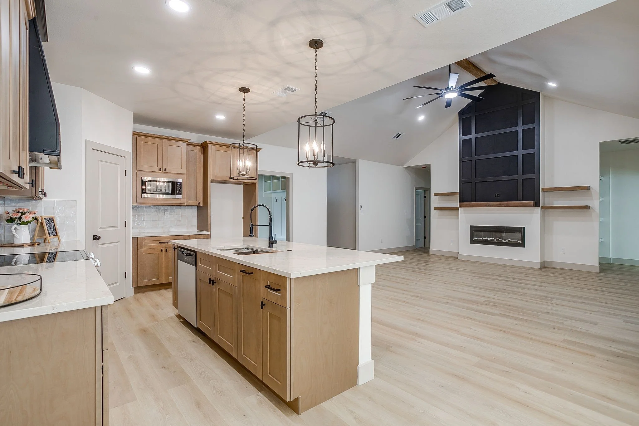 725 Haynie Dr (10 of 15).jpg