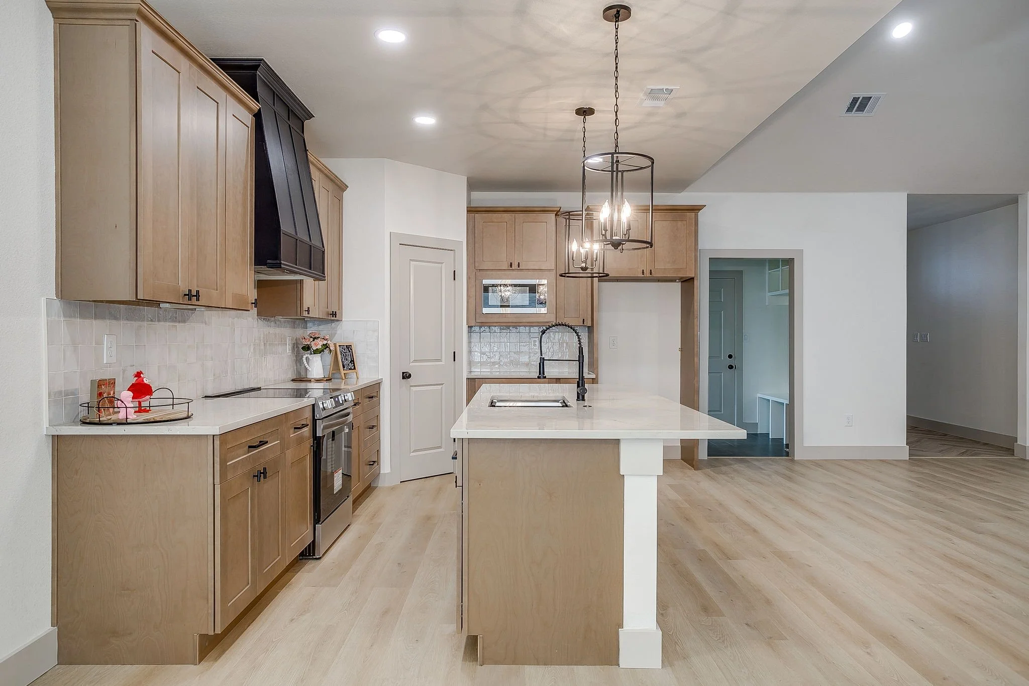 725 Haynie Dr (9 of 15).jpg