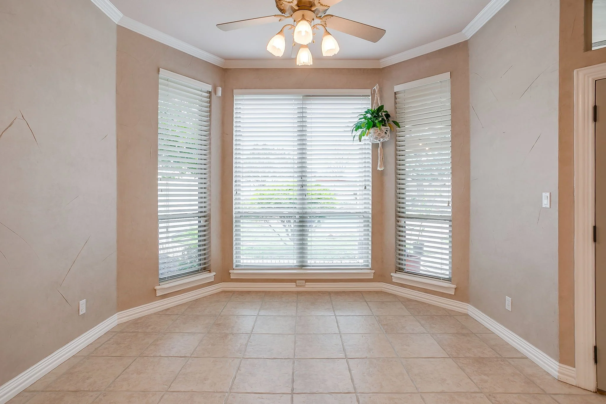 2210 Riverwood Dr (22 of 54).jpg