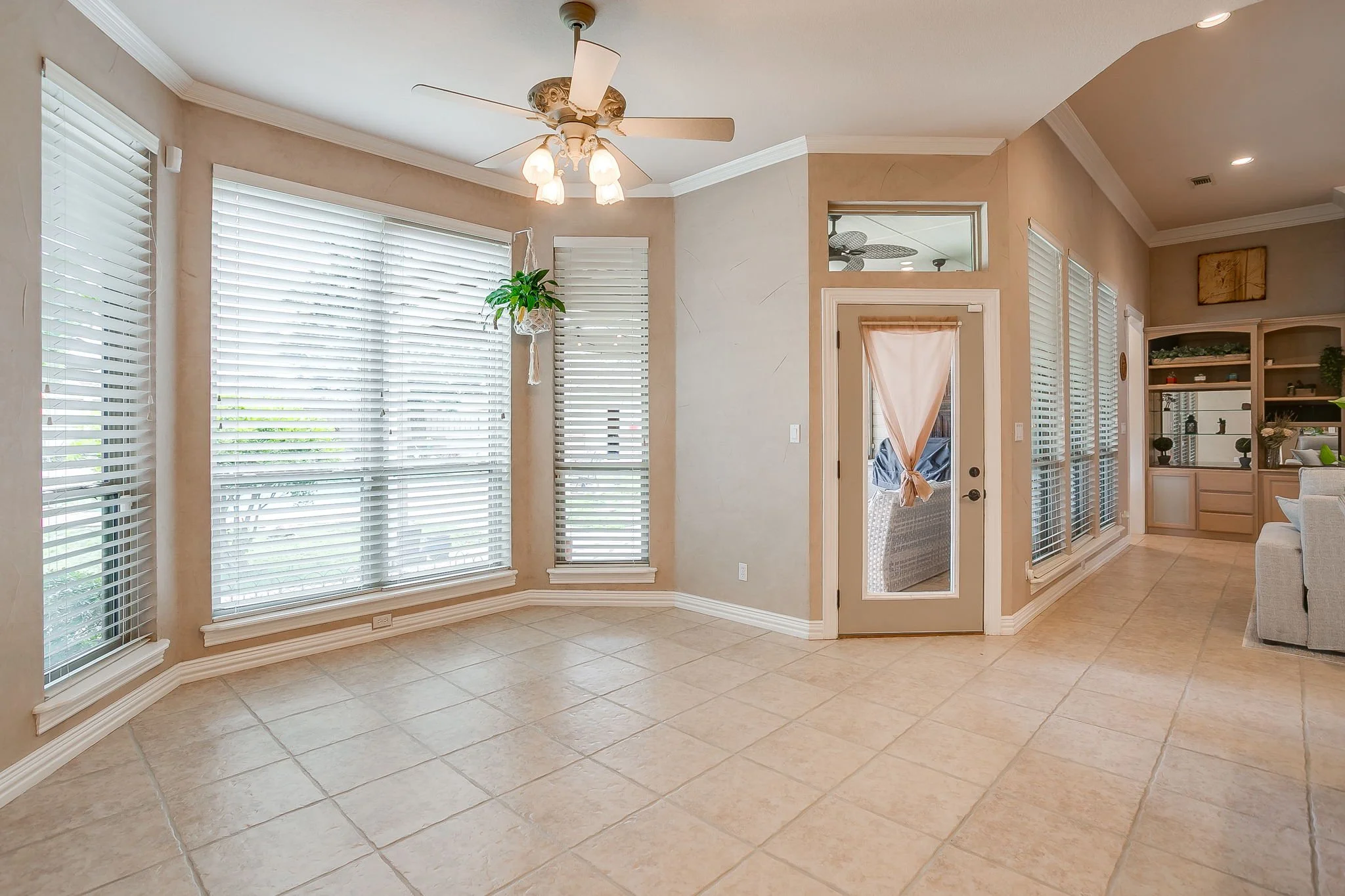 2210 Riverwood Dr (23 of 54).jpg