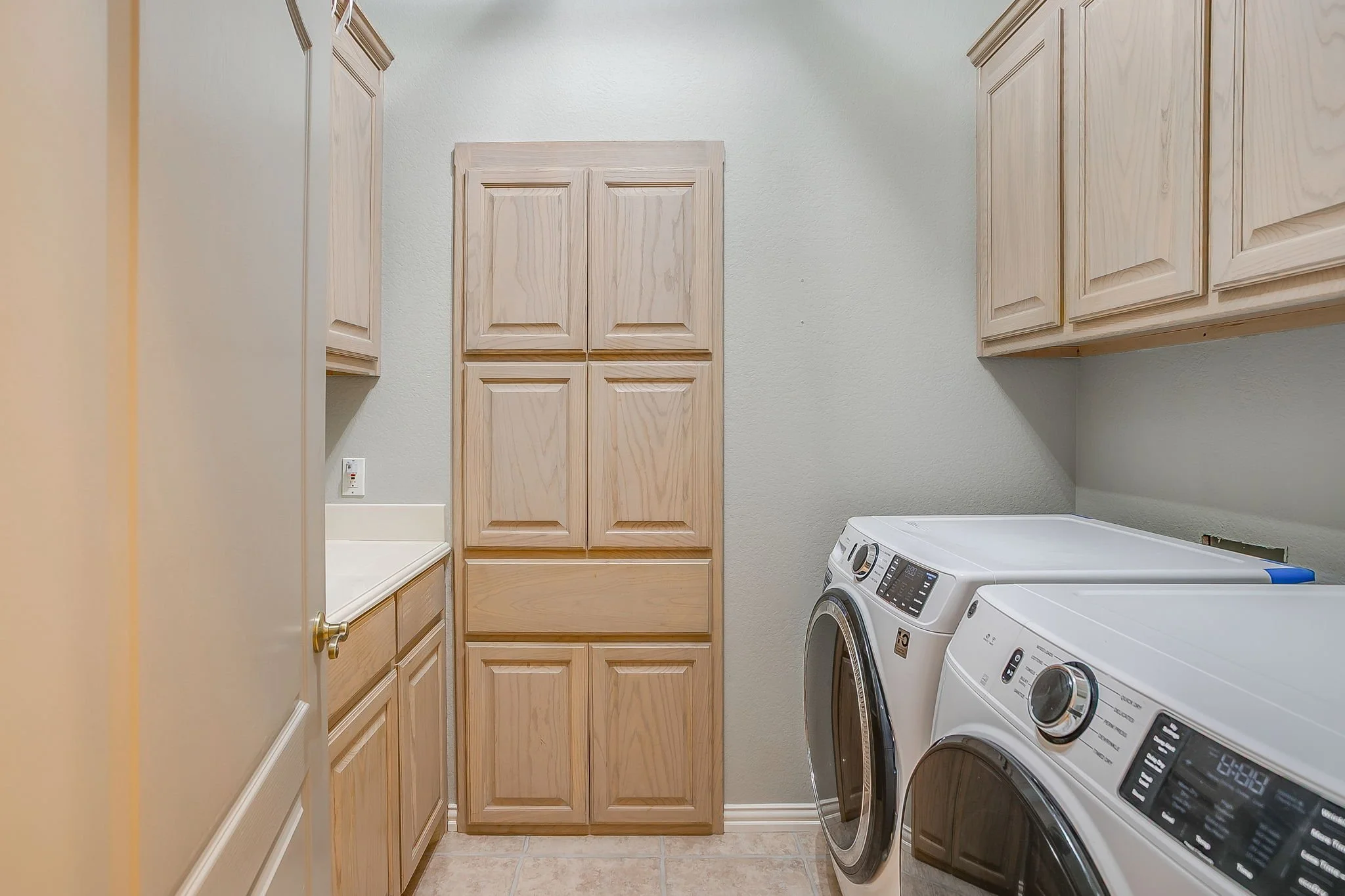 2210 Riverwood Dr (25 of 54).jpg