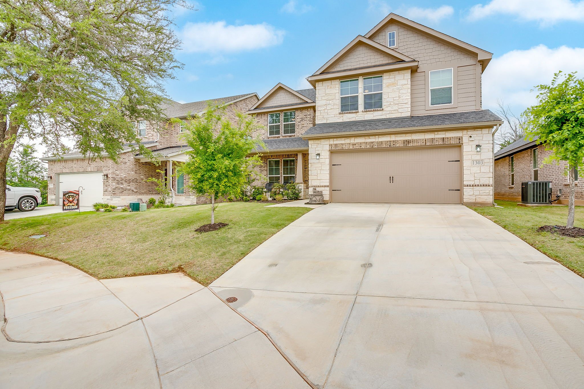 1303 Hickory Ln (3 of 47).jpg