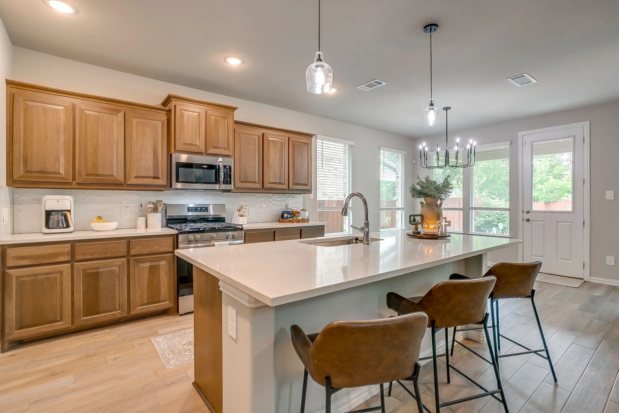 1303 Hickory Ln (13 of 47).jpg