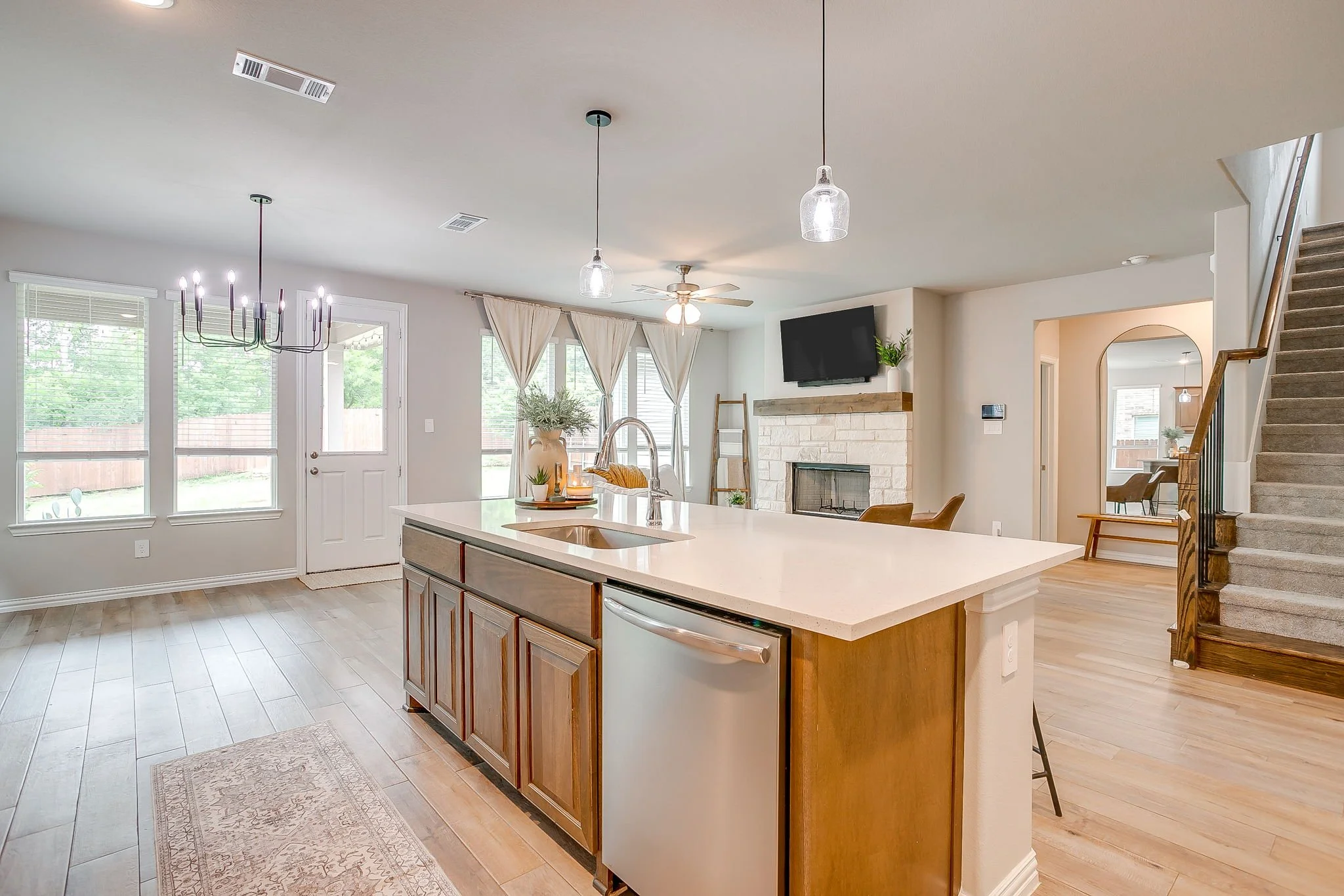 1303 Hickory Ln (15 of 47).jpg