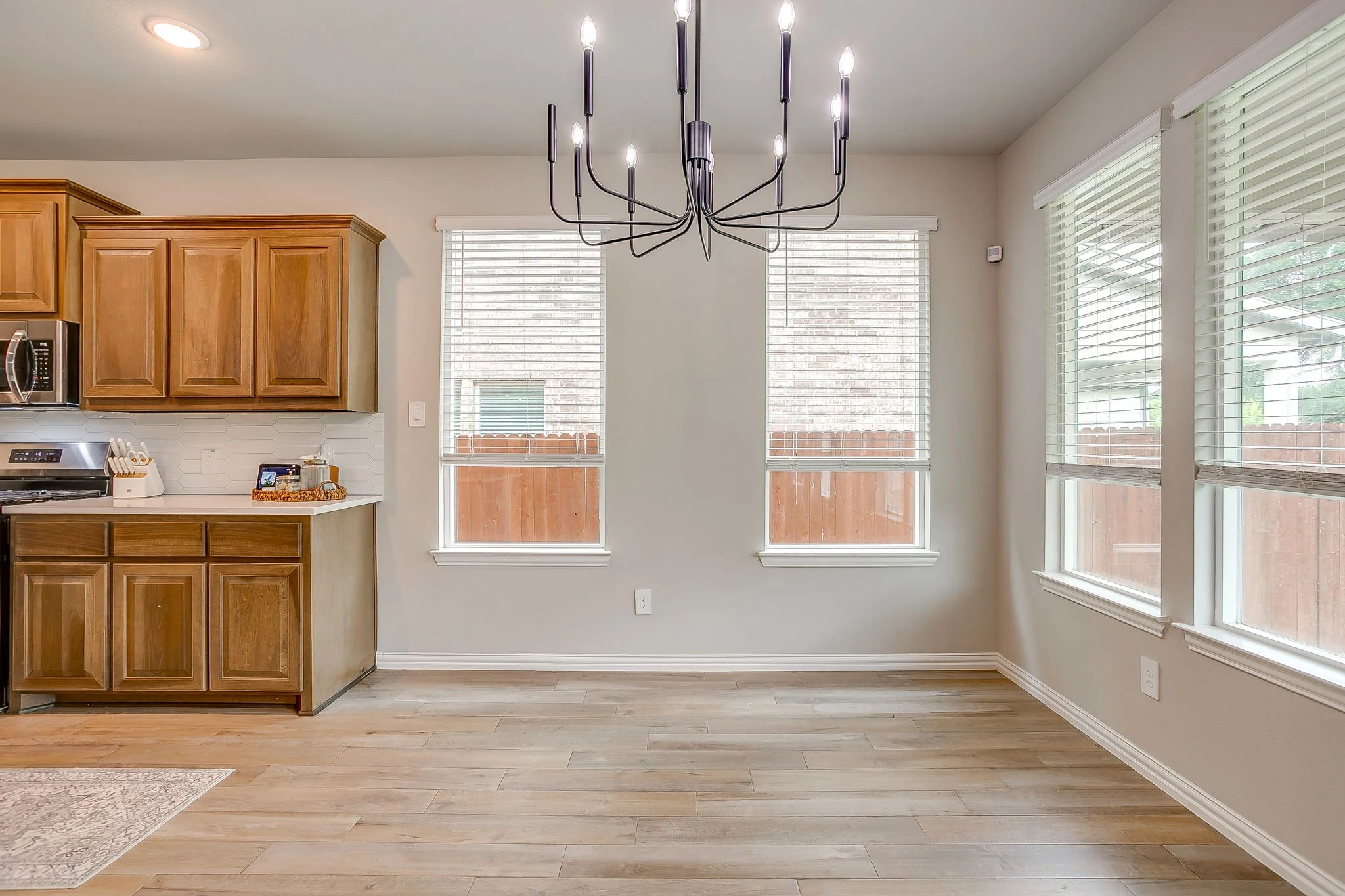 1303 Hickory Ln (19 of 47).jpg