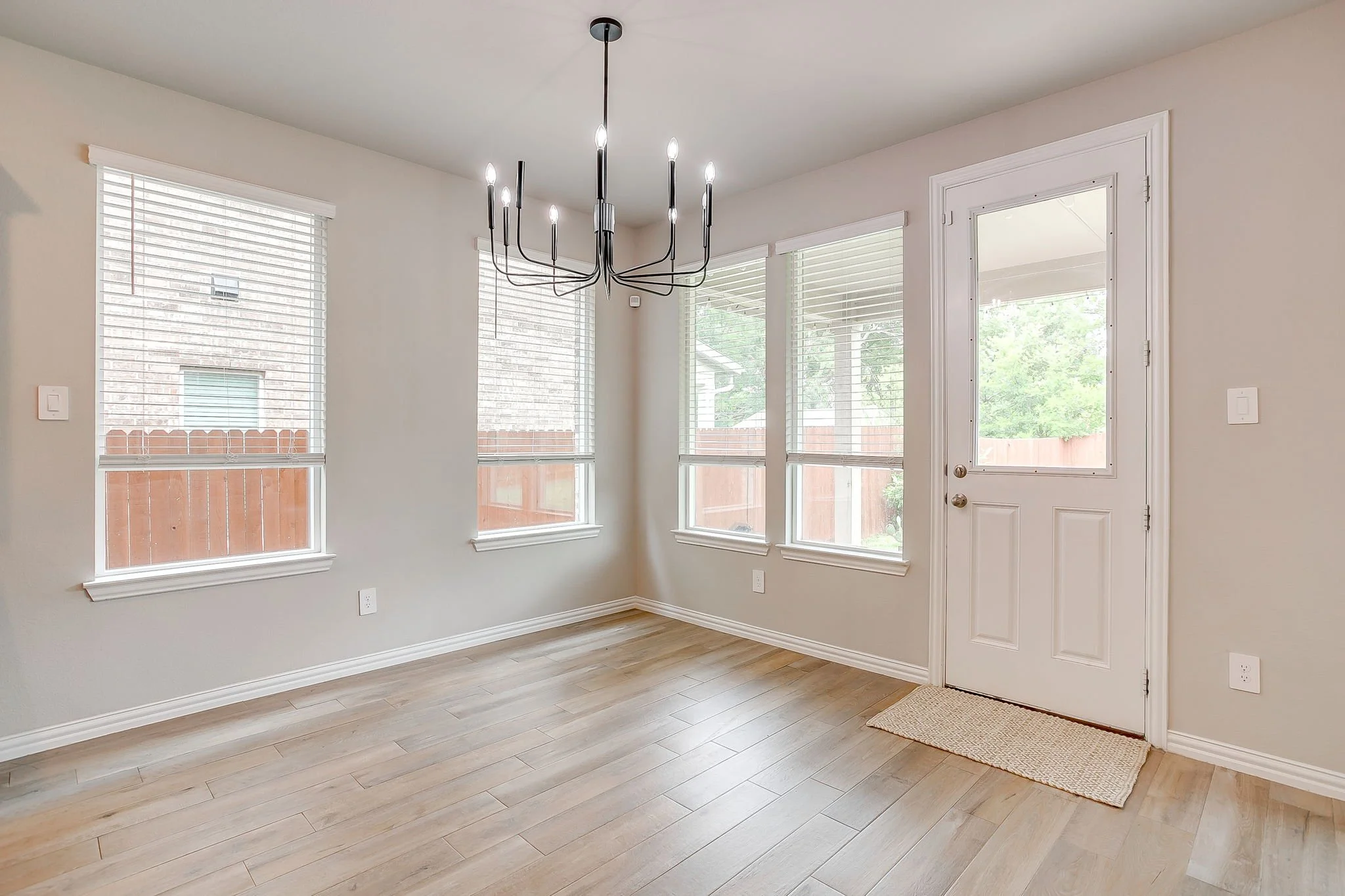 1303 Hickory Ln (22 of 47).jpg