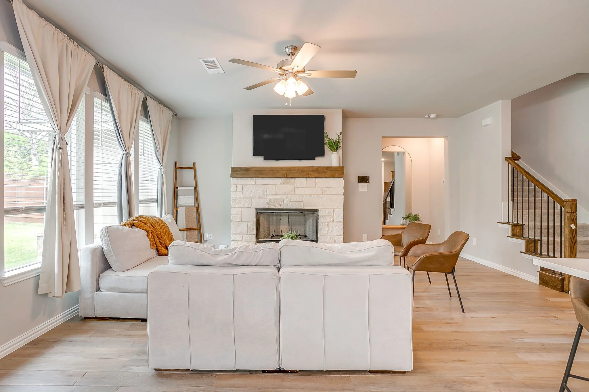 1303 Hickory Ln (23 of 47).jpg