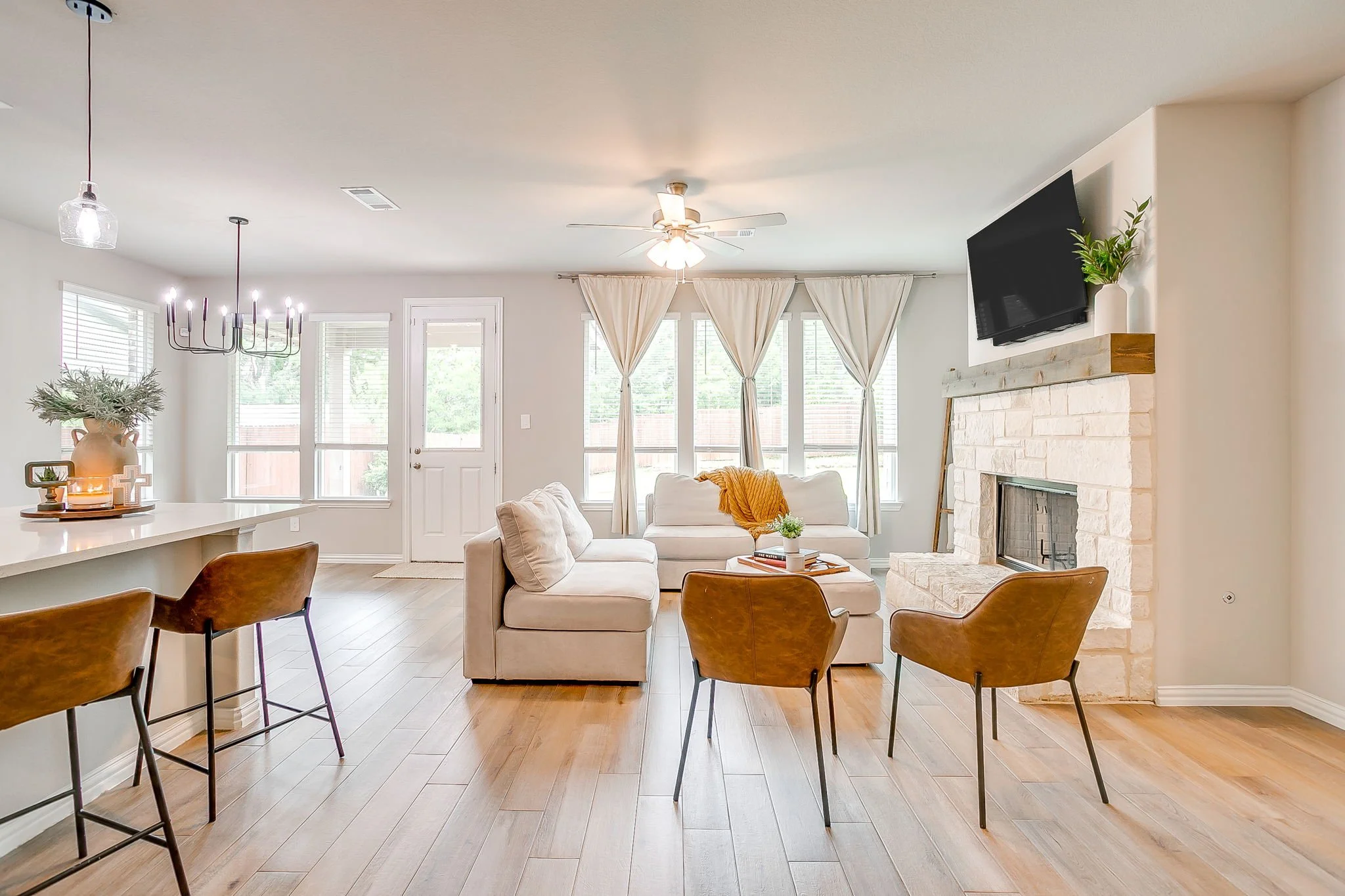 1303 Hickory Ln (25 of 47).jpg