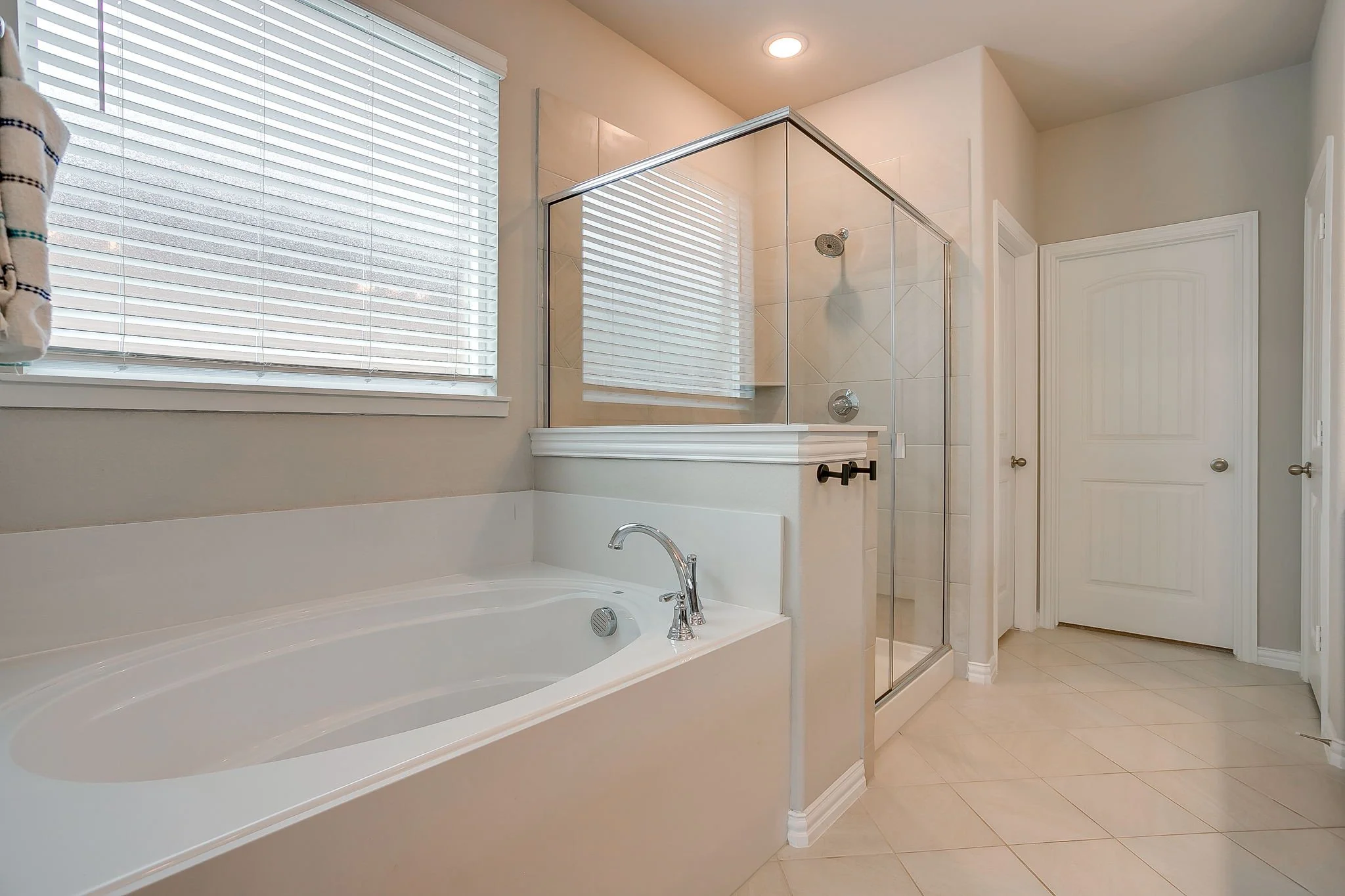 1303 Hickory Ln (34 of 47).jpg
