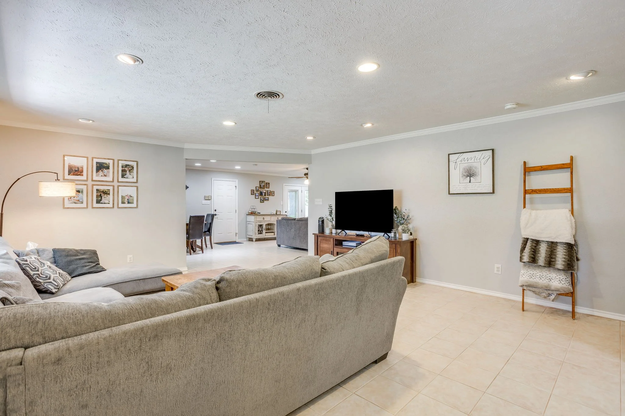 6424 Dakar Rd (8 of 47).jpg