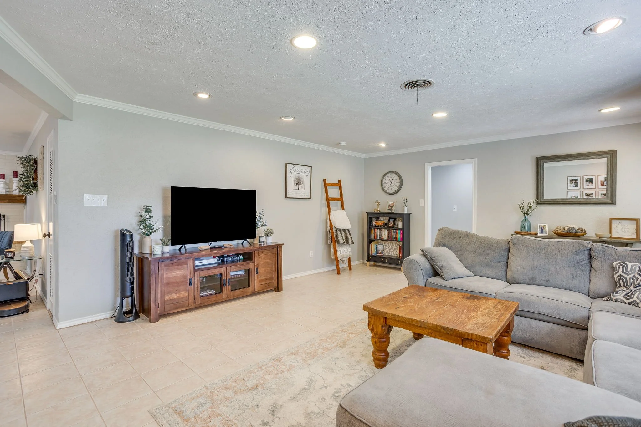 6424 Dakar Rd (9 of 47).jpg