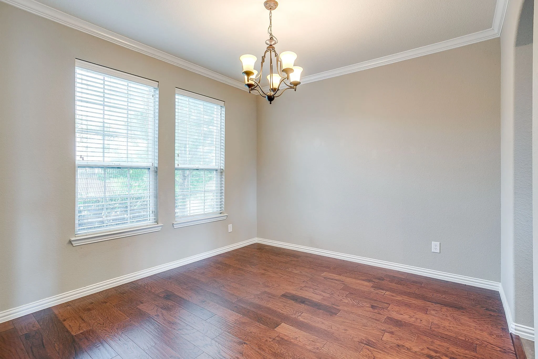 1537 Silverstone Dr (7 of 47).jpg