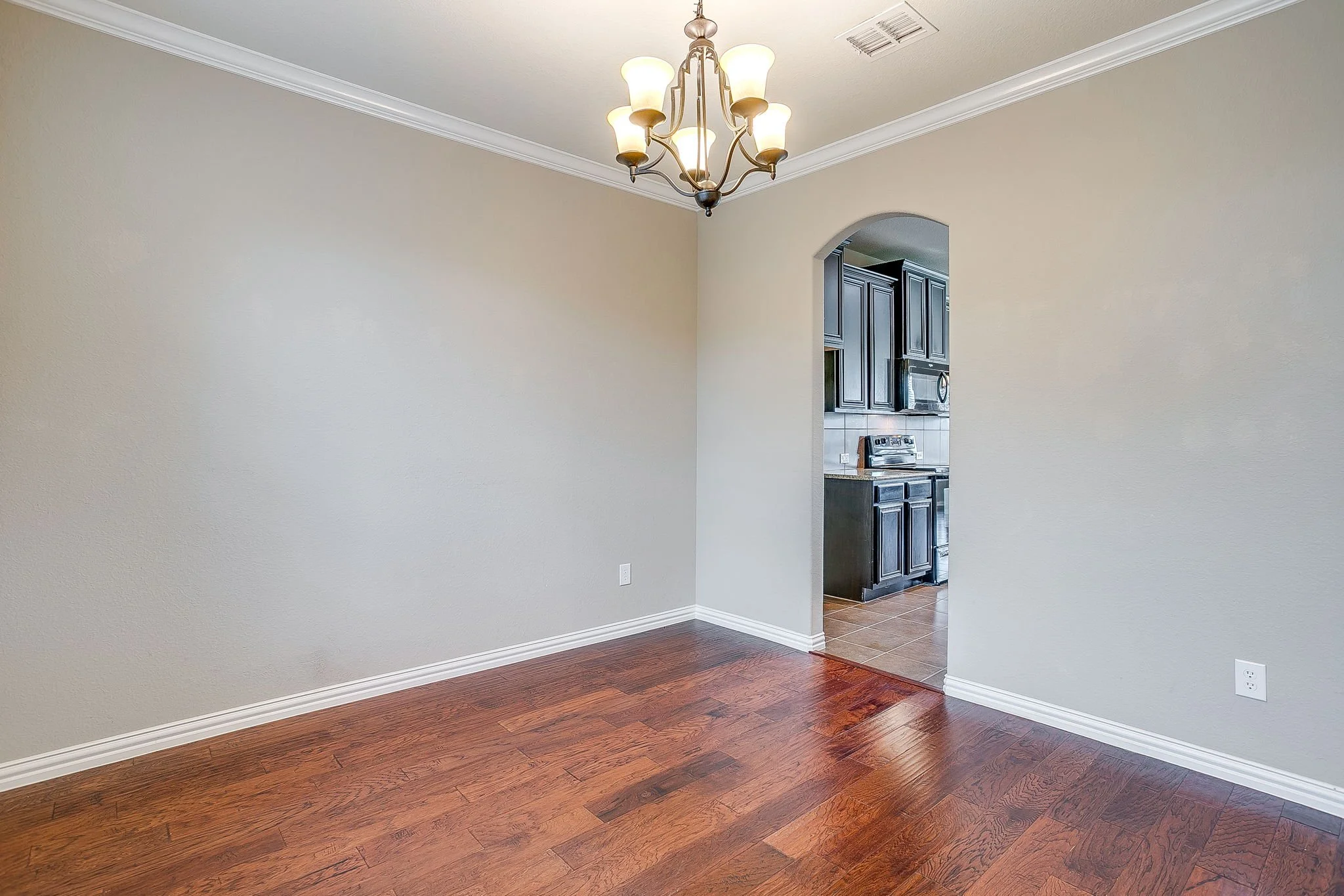 1537 Silverstone Dr (8 of 47).jpg
