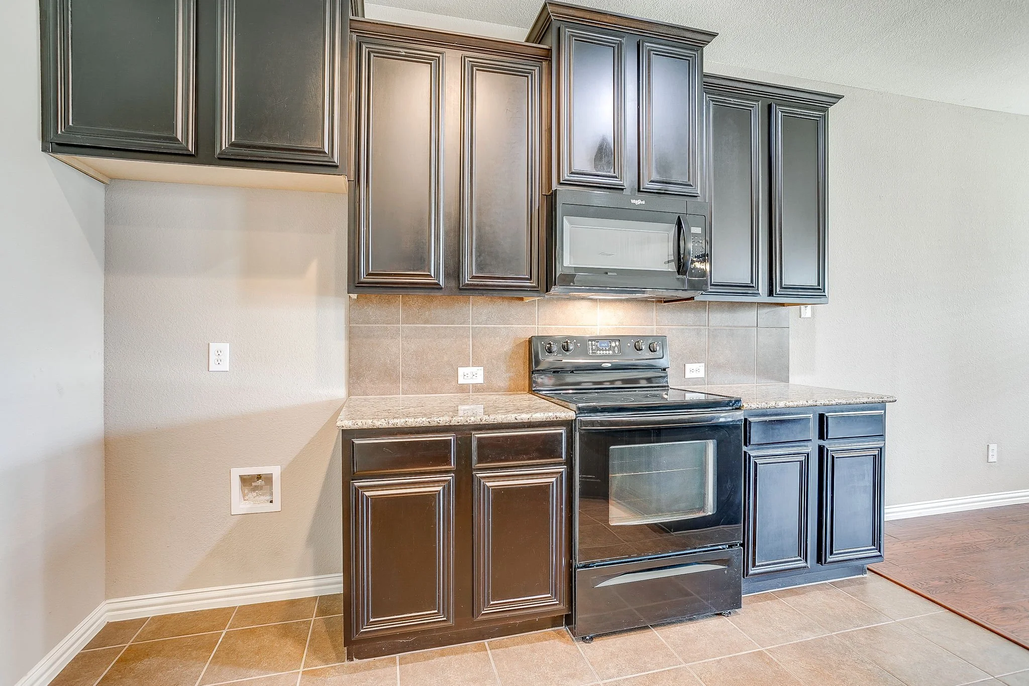1537 Silverstone Dr (11 of 47).jpg