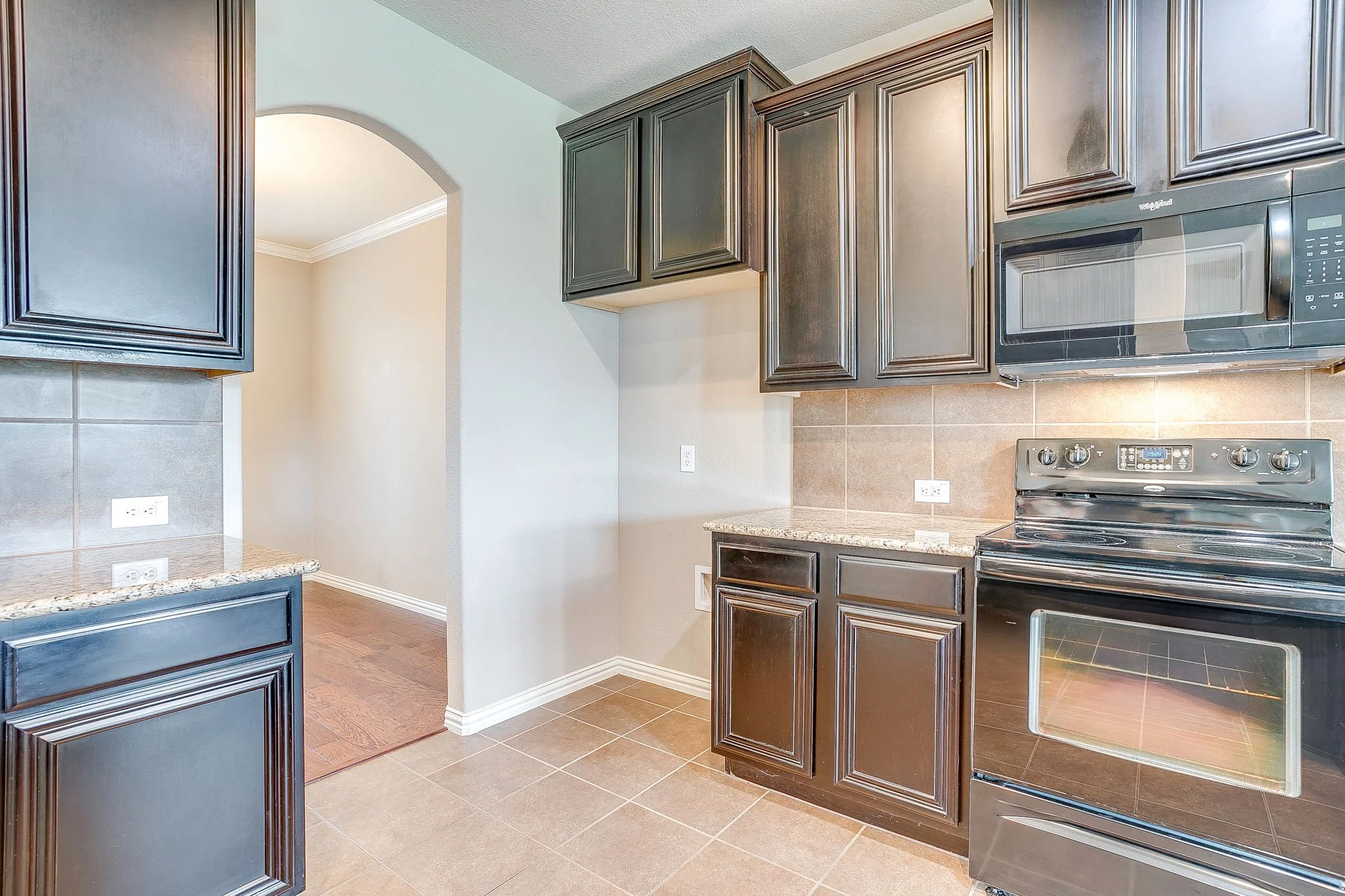 1537 Silverstone Dr (12 of 47).jpg