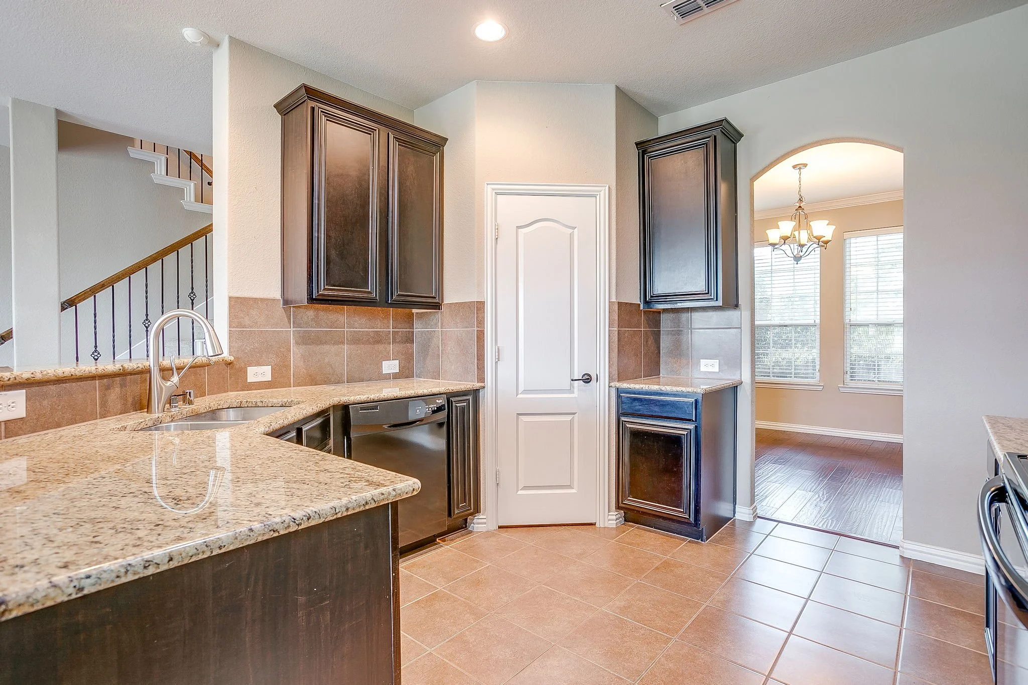 1537 Silverstone Dr (13 of 47).jpg