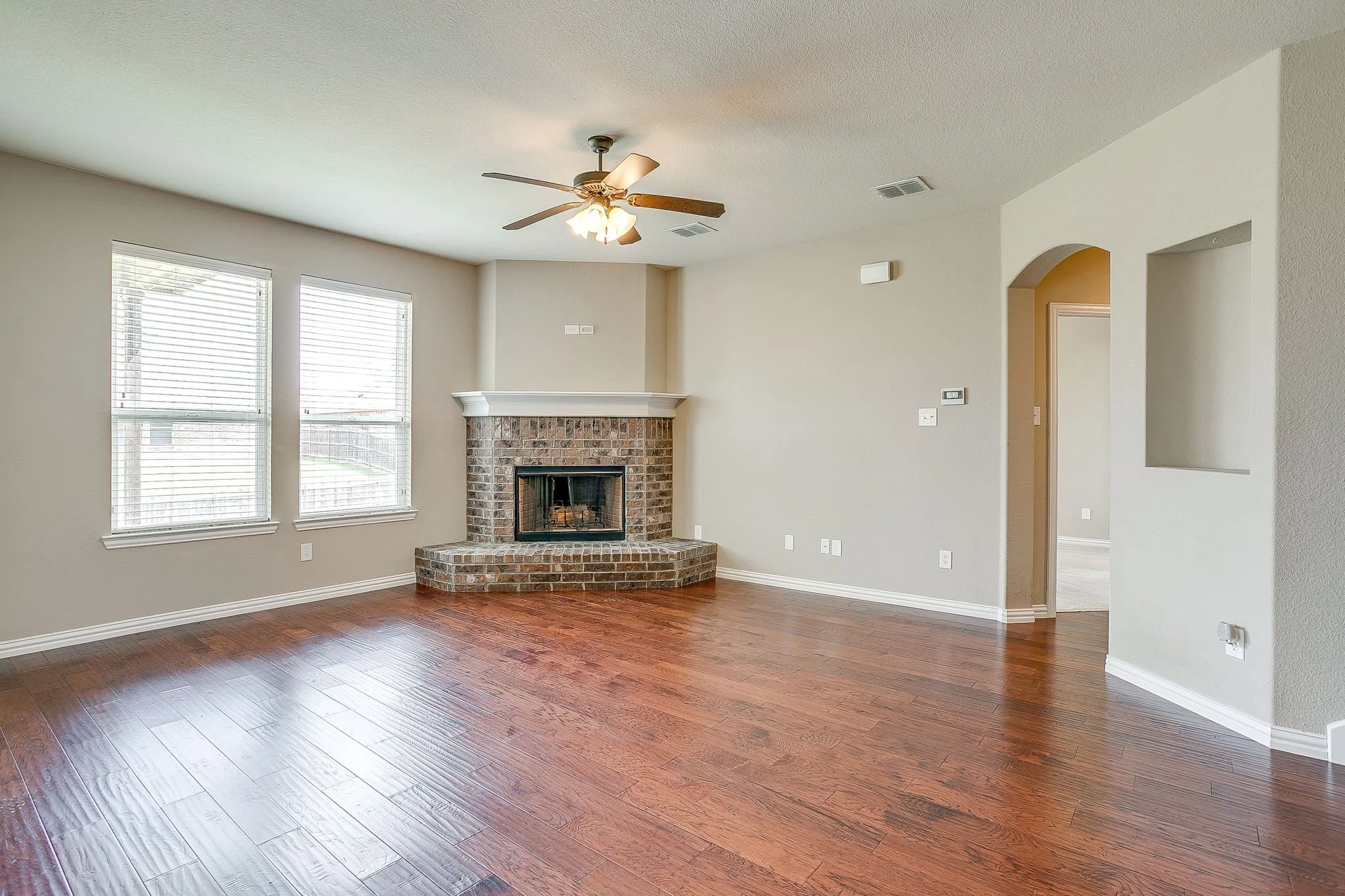 1537 Silverstone Dr (20 of 47).jpg