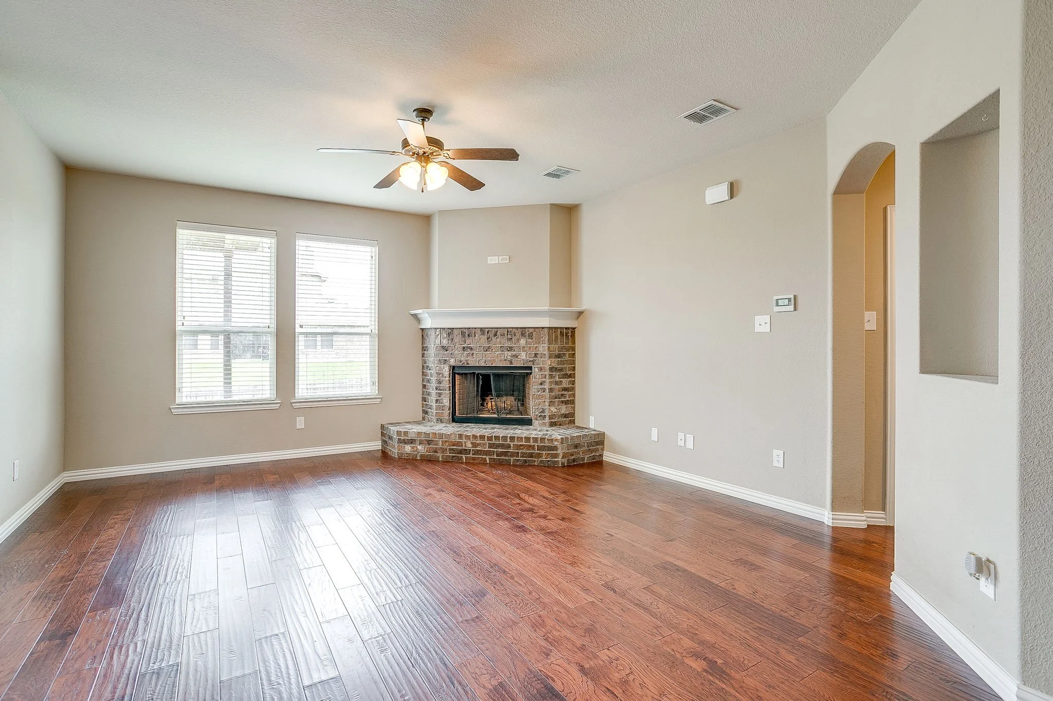 1537 Silverstone Dr (21 of 47).jpg
