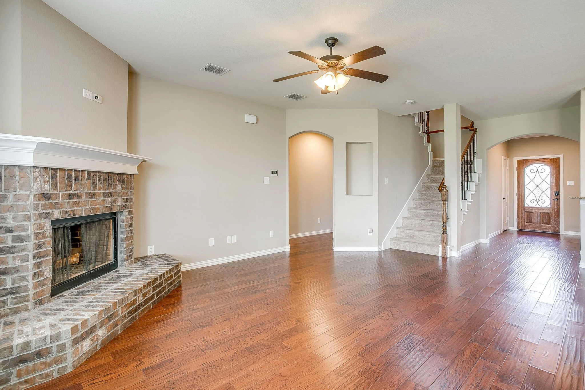 1537 Silverstone Dr (23 of 47).jpg
