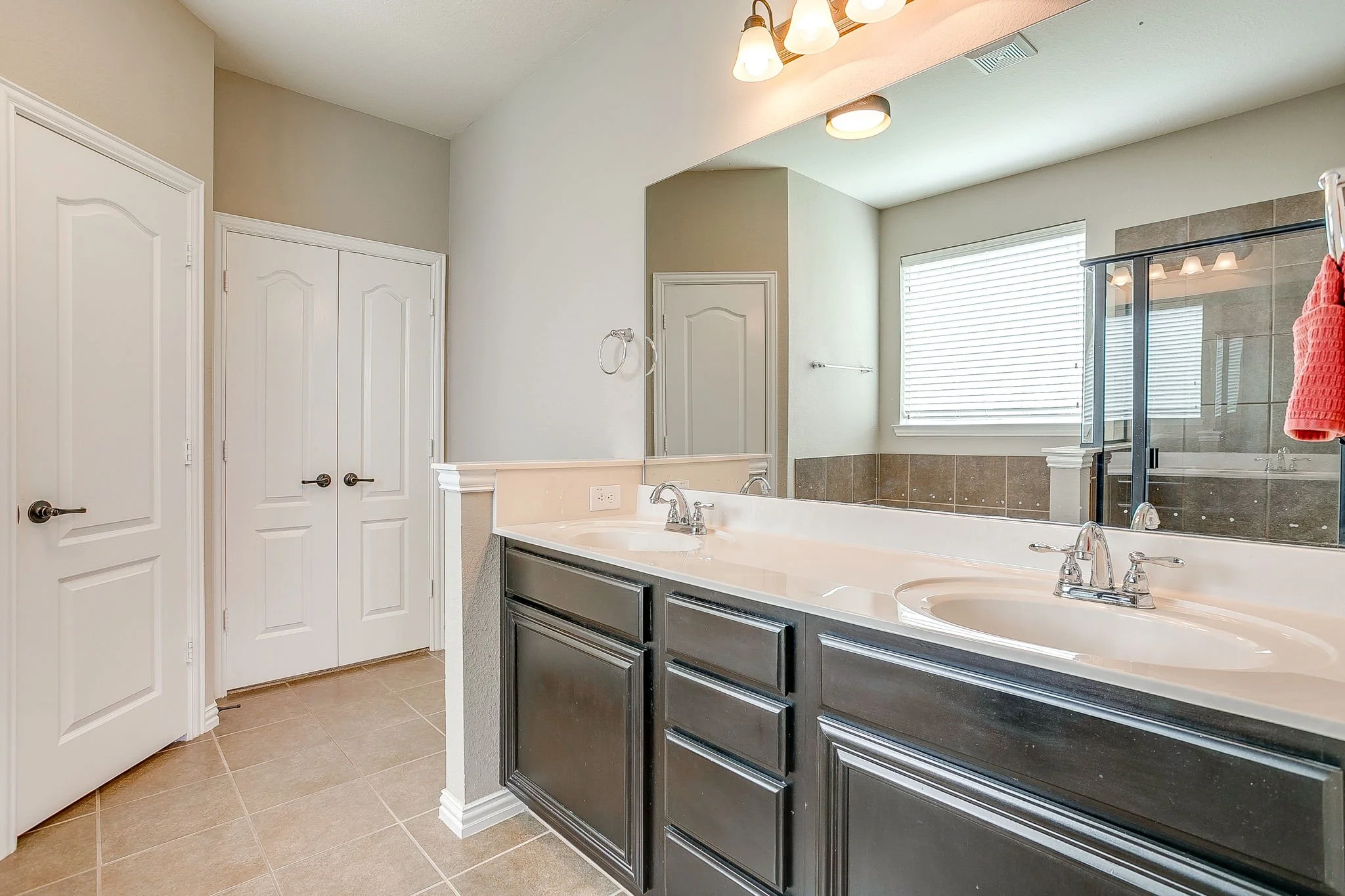1537 Silverstone Dr (27 of 47).jpg