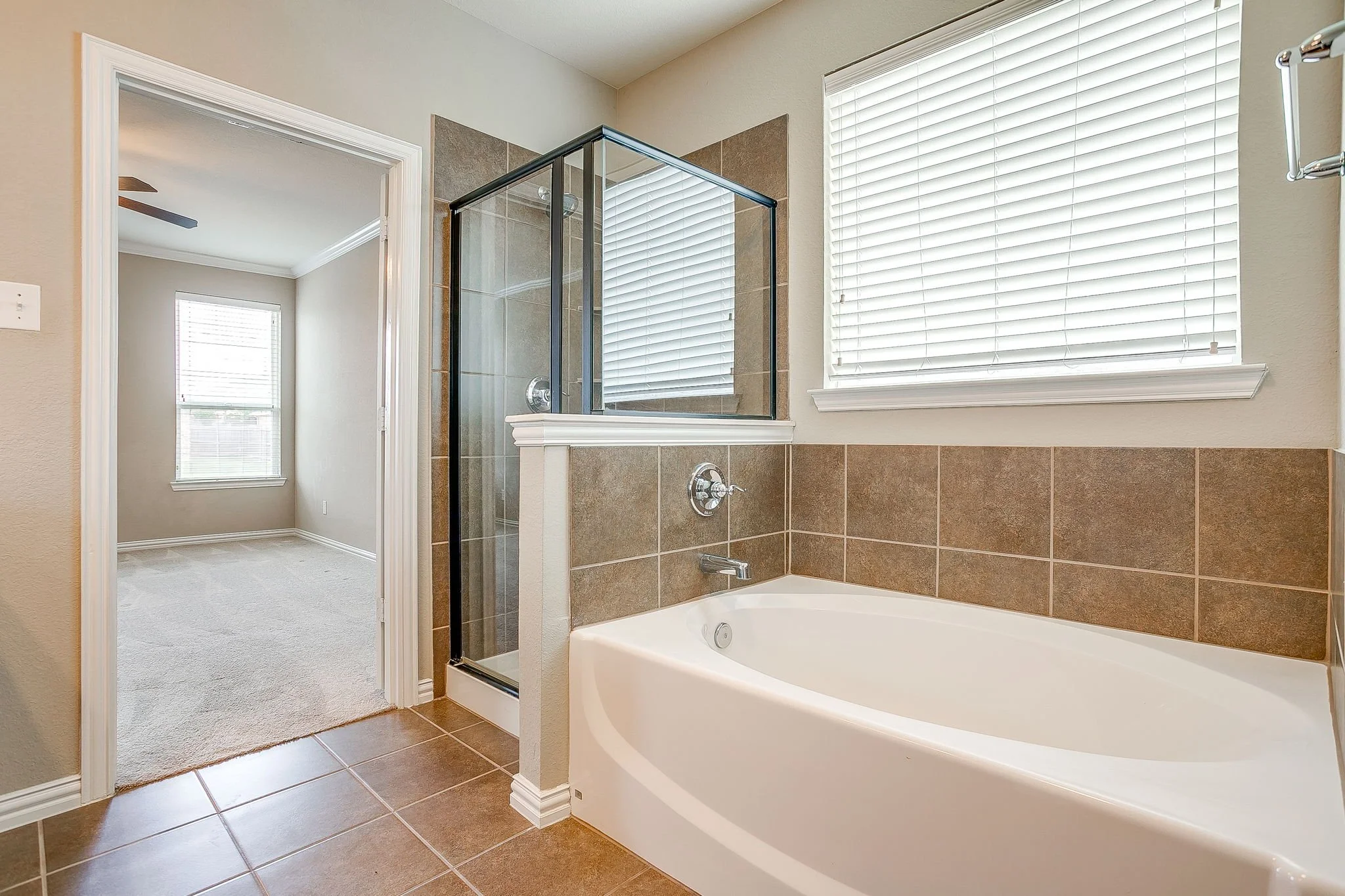 1537 Silverstone Dr (28 of 47).jpg