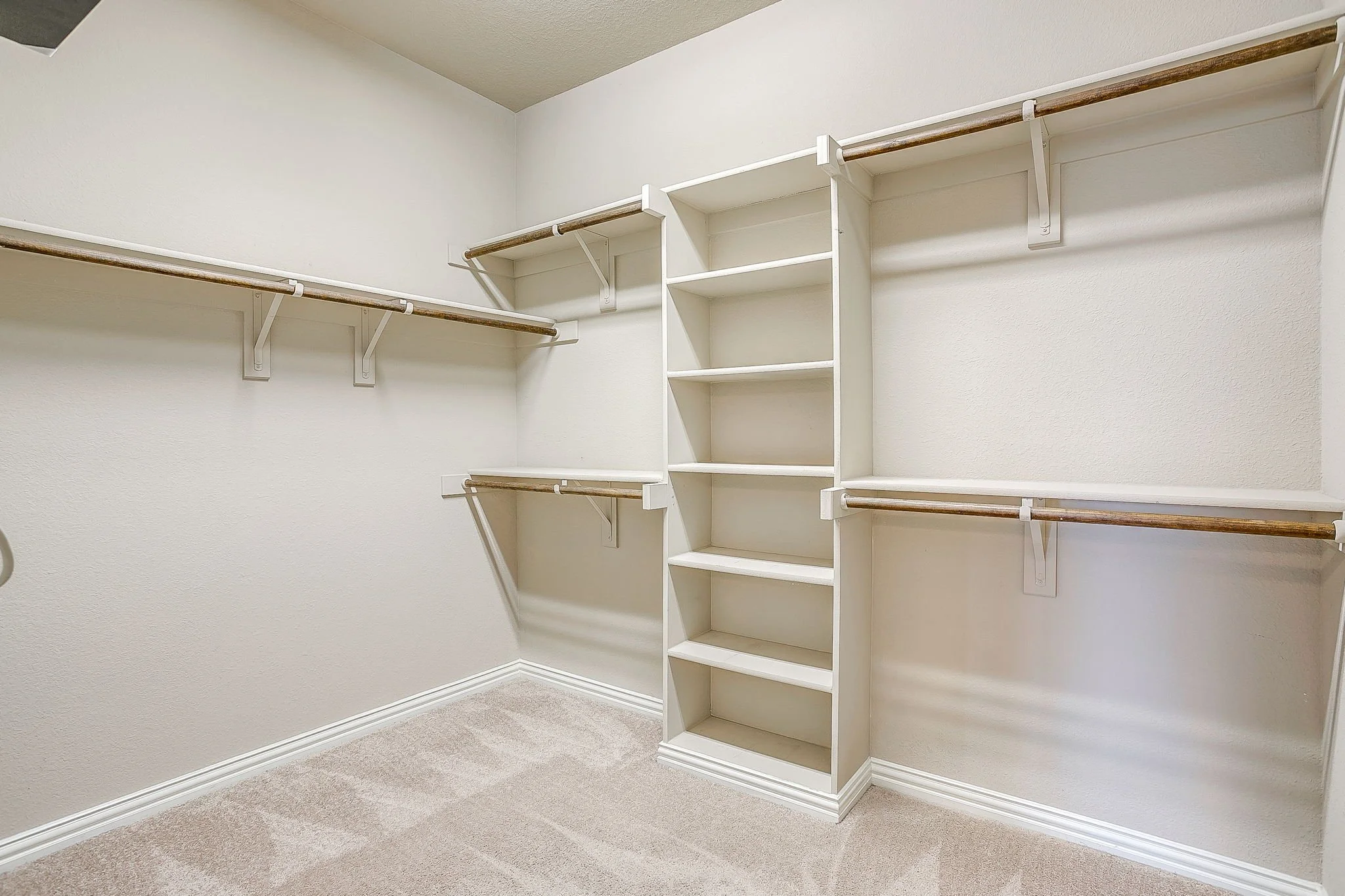 1537 Silverstone Dr (29 of 47).jpg