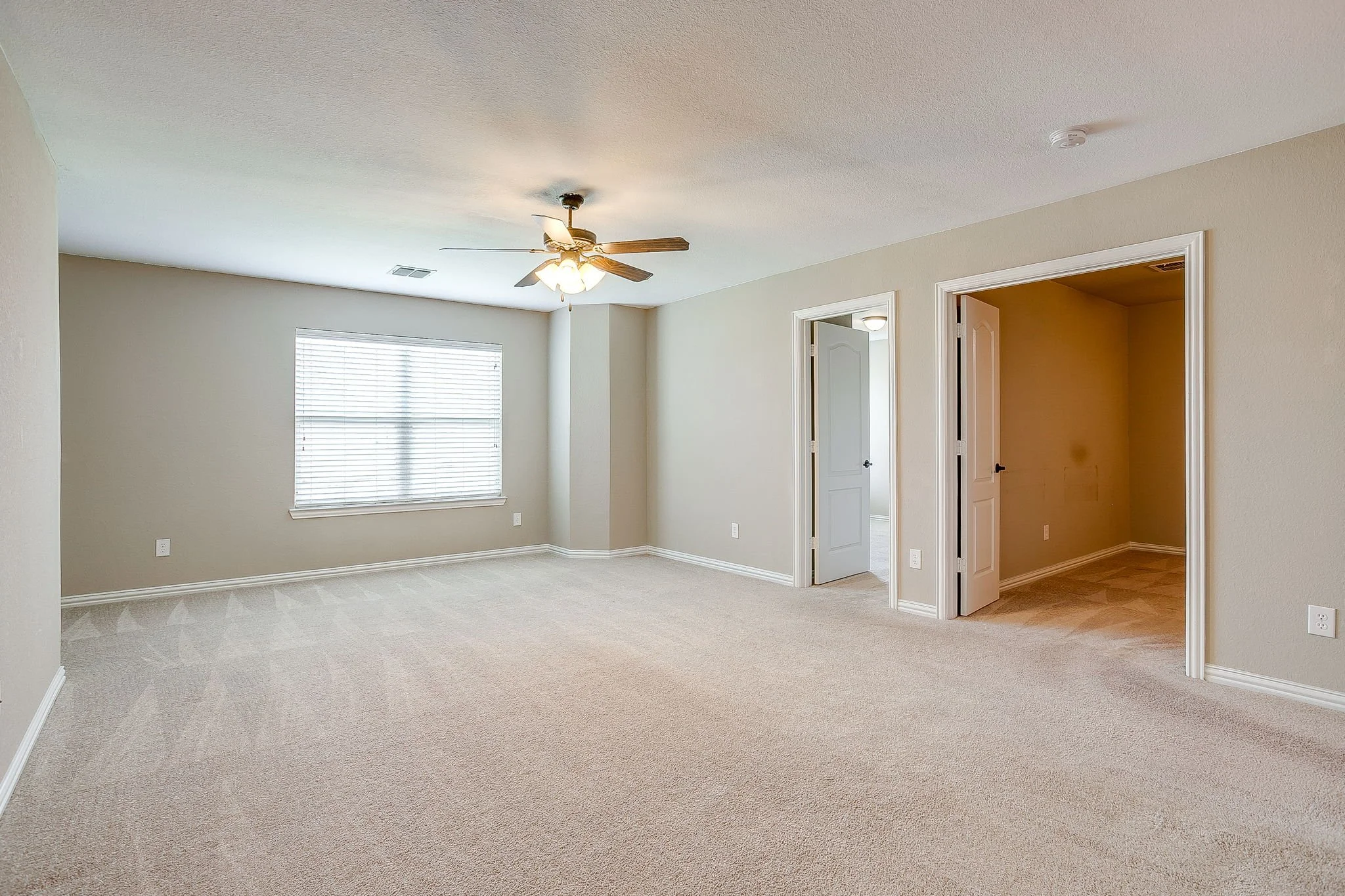 1537 Silverstone Dr (31 of 47).jpg