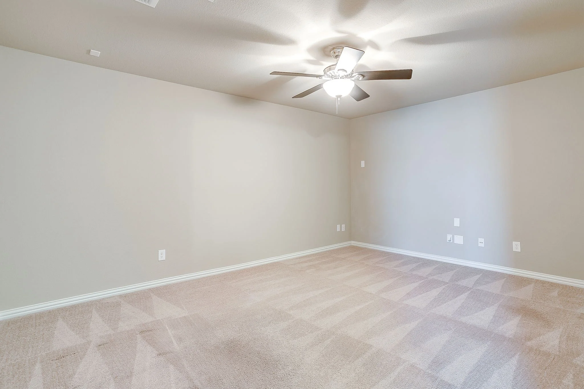 1537 Silverstone Dr (35 of 47).jpg
