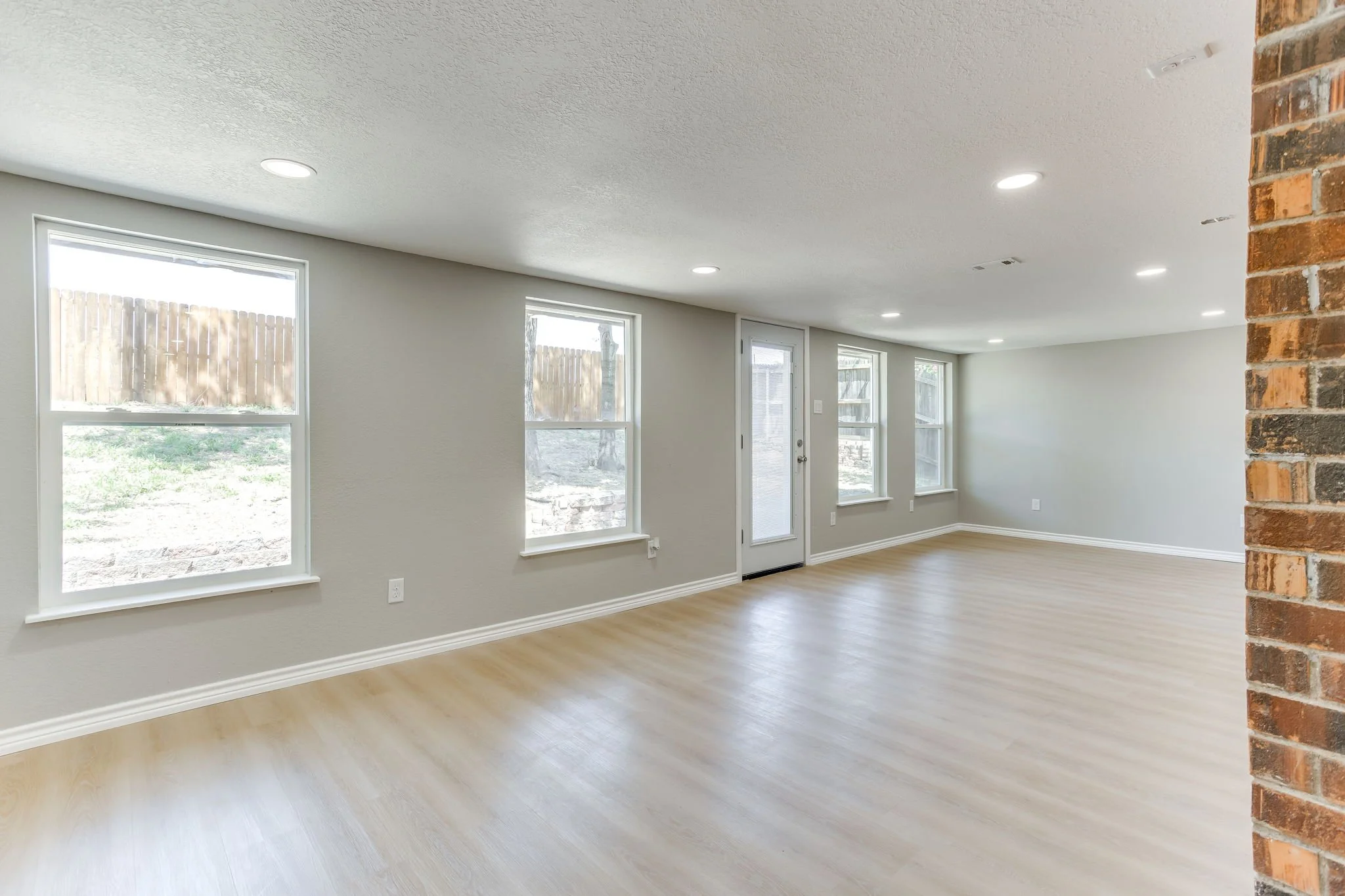 2709 Springbrooke Dr (11 of 49).jpg