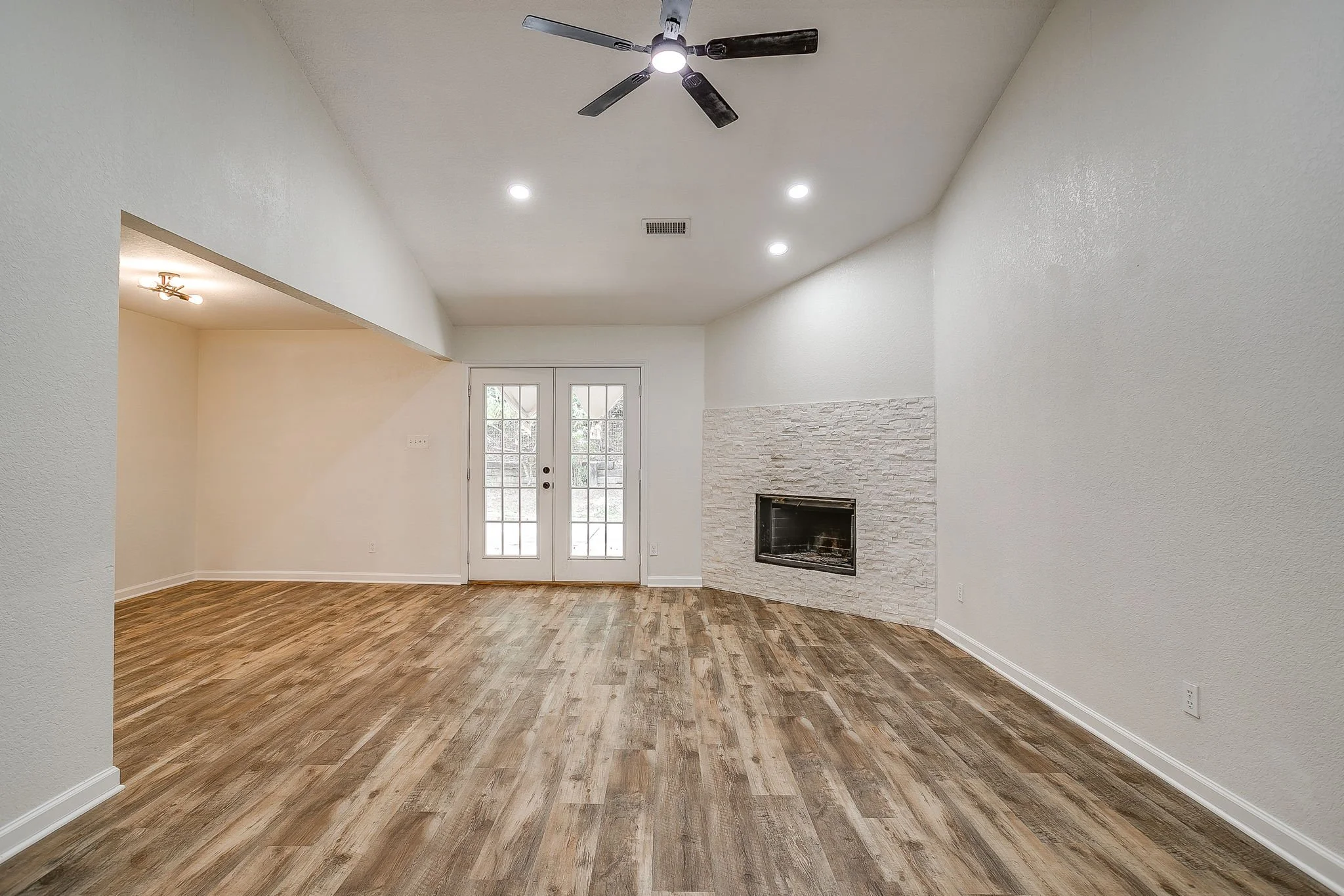 120 Hillside Ct (9 of 46).jpg