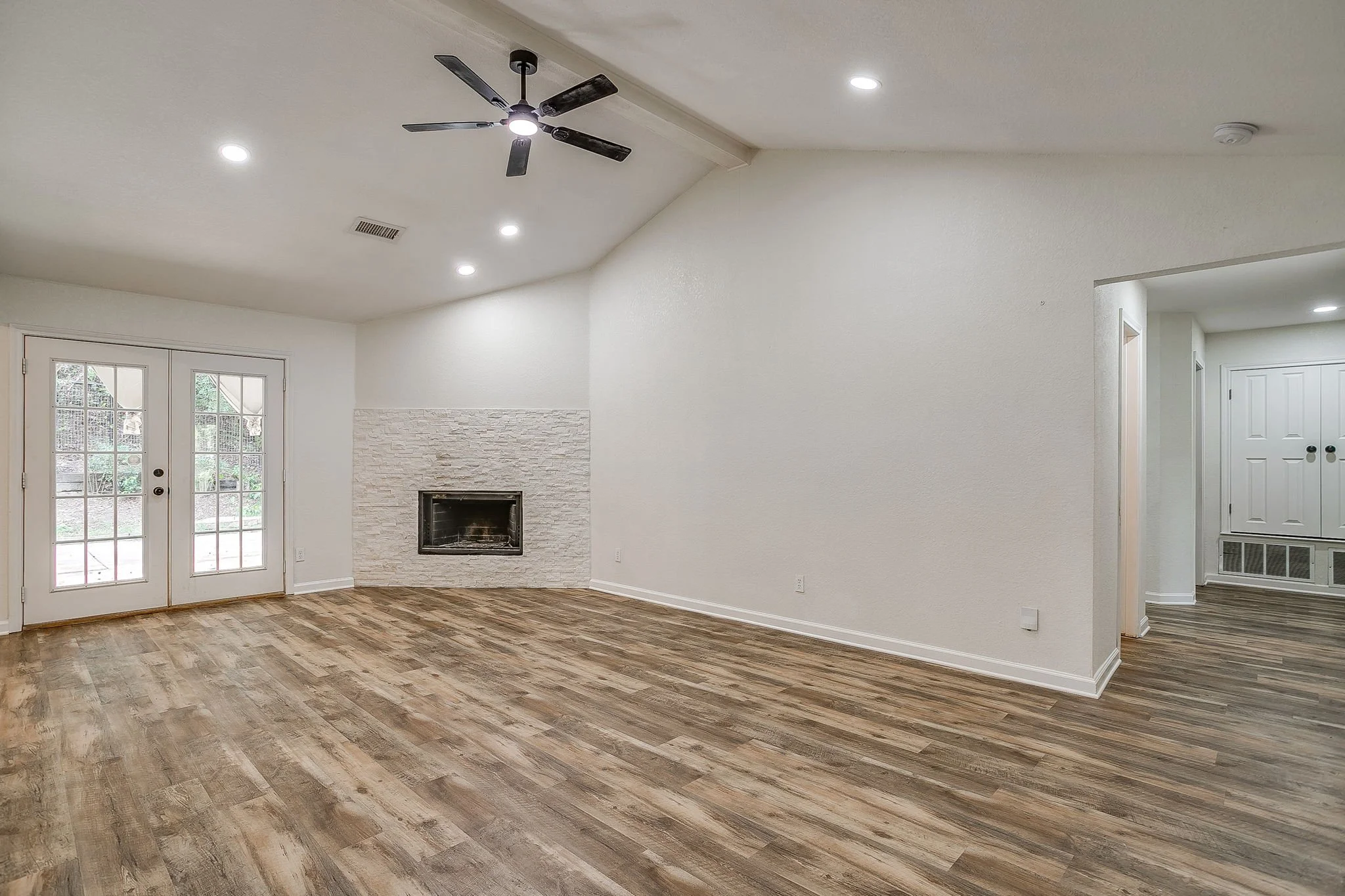 120 Hillside Ct (10 of 46).jpg