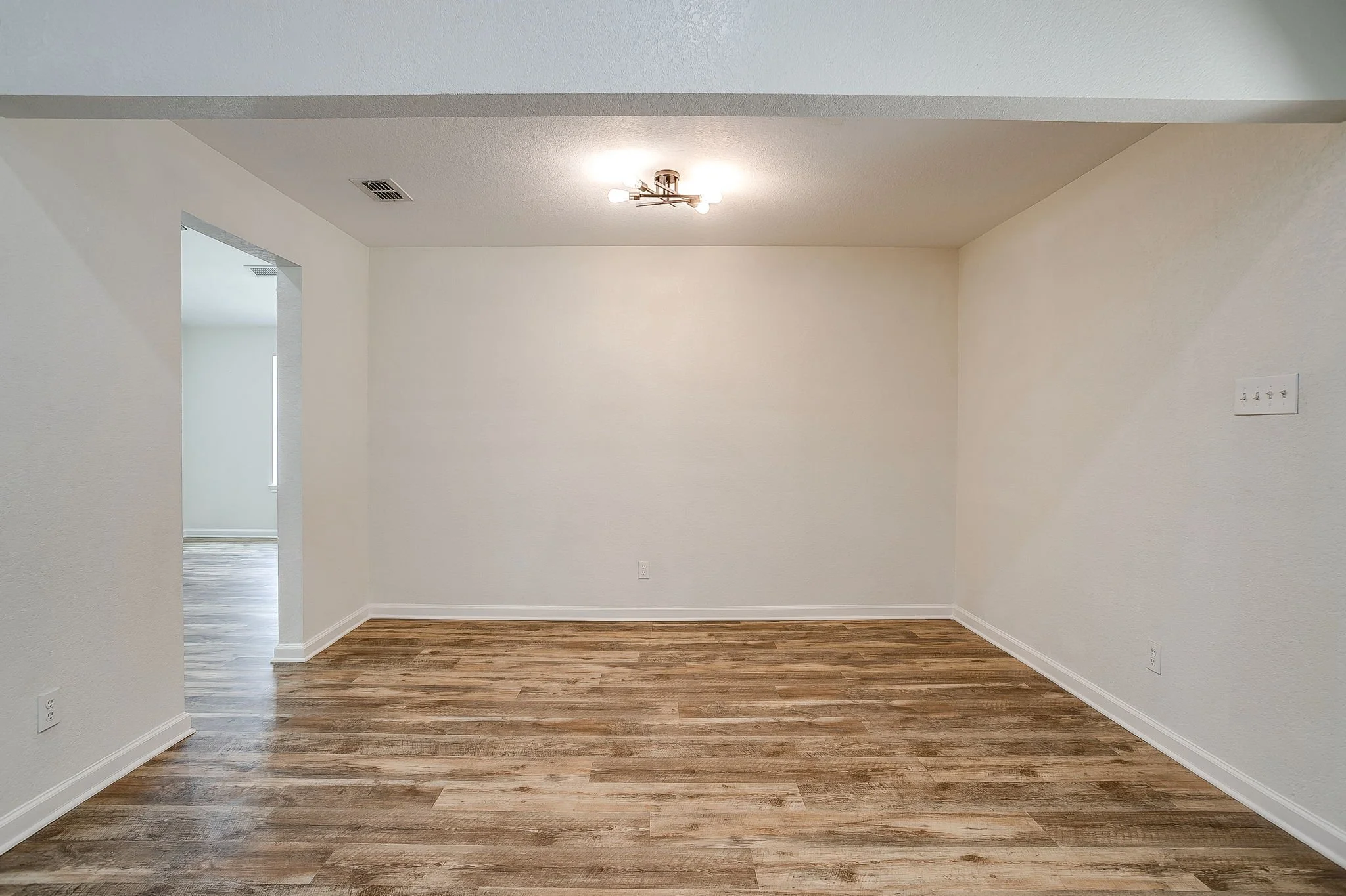 120 Hillside Ct (12 of 46).jpg