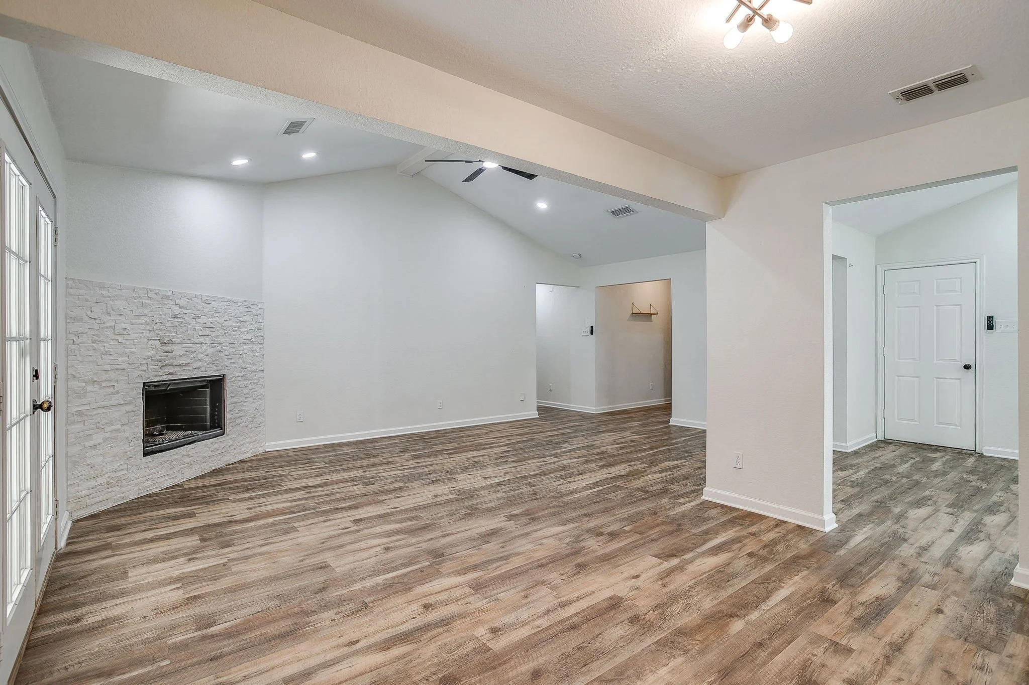 120 Hillside Ct (13 of 46).jpg
